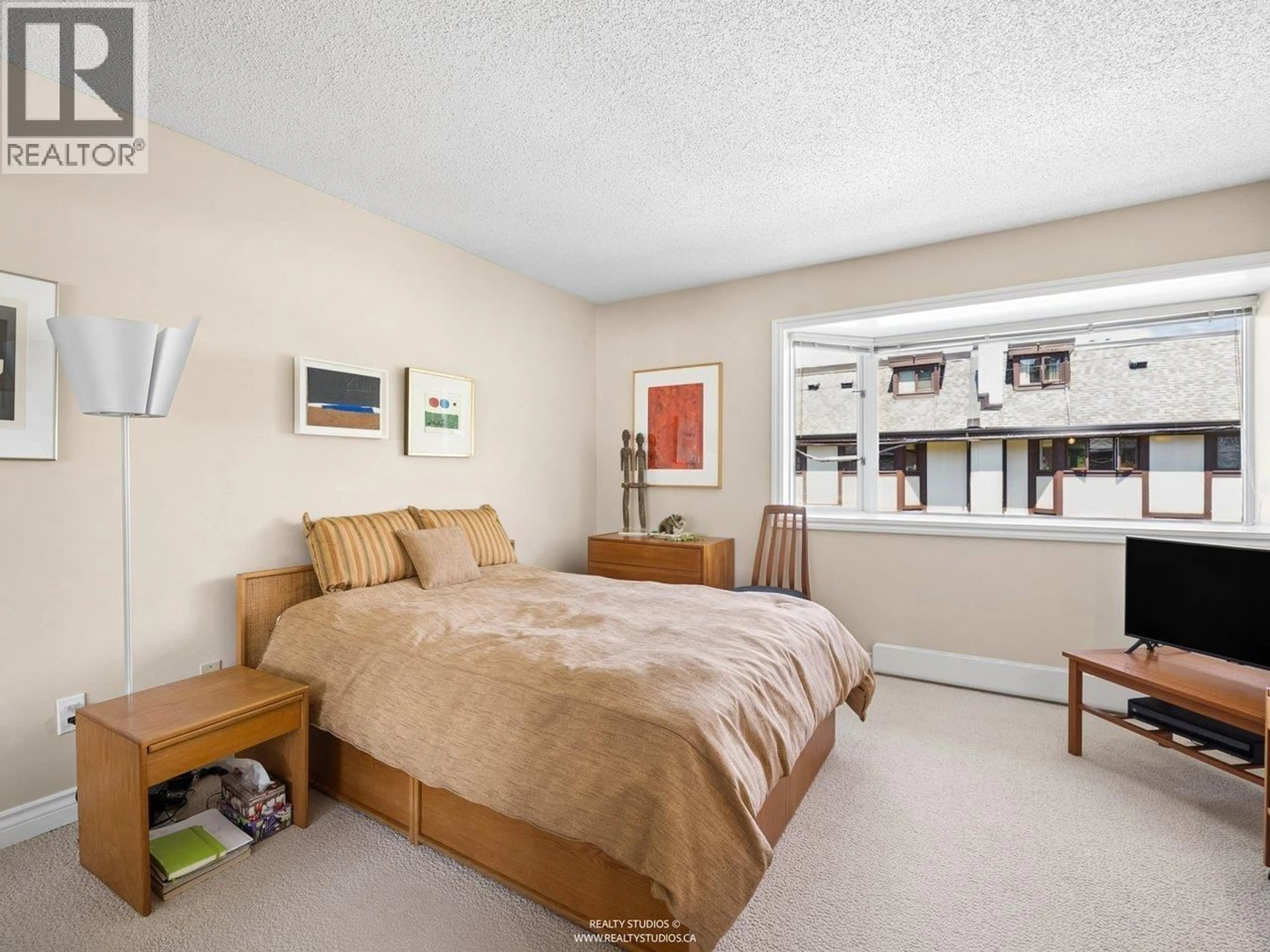 Bedroom with bed, unknown for 2419 1ST AVENUE, Vancouver British Columbia V6K1G5