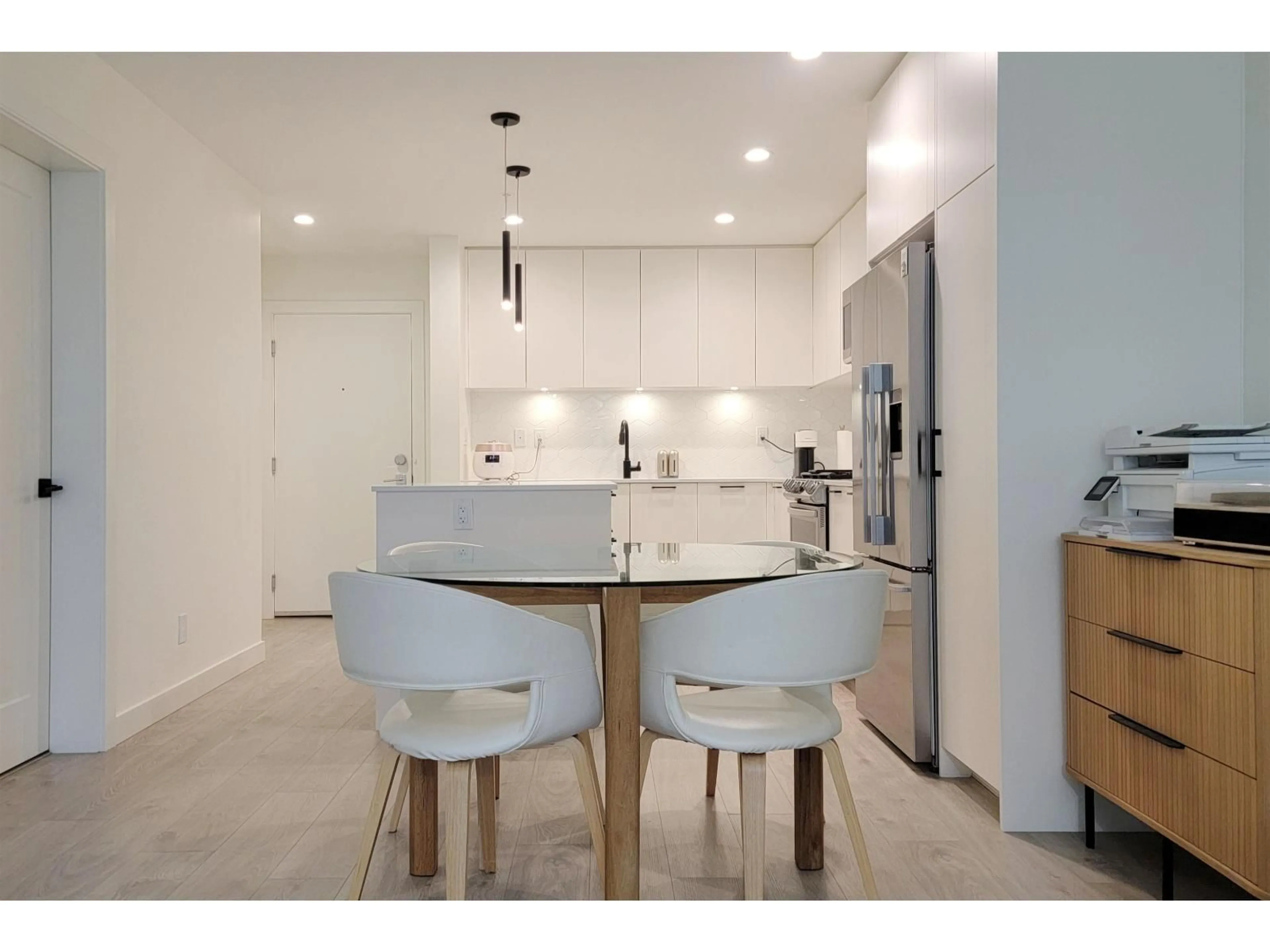 Open concept kitchen, ceramic/tile floor for 403 - 8379 201 STREET, Langley British Columbia V2Y3S6