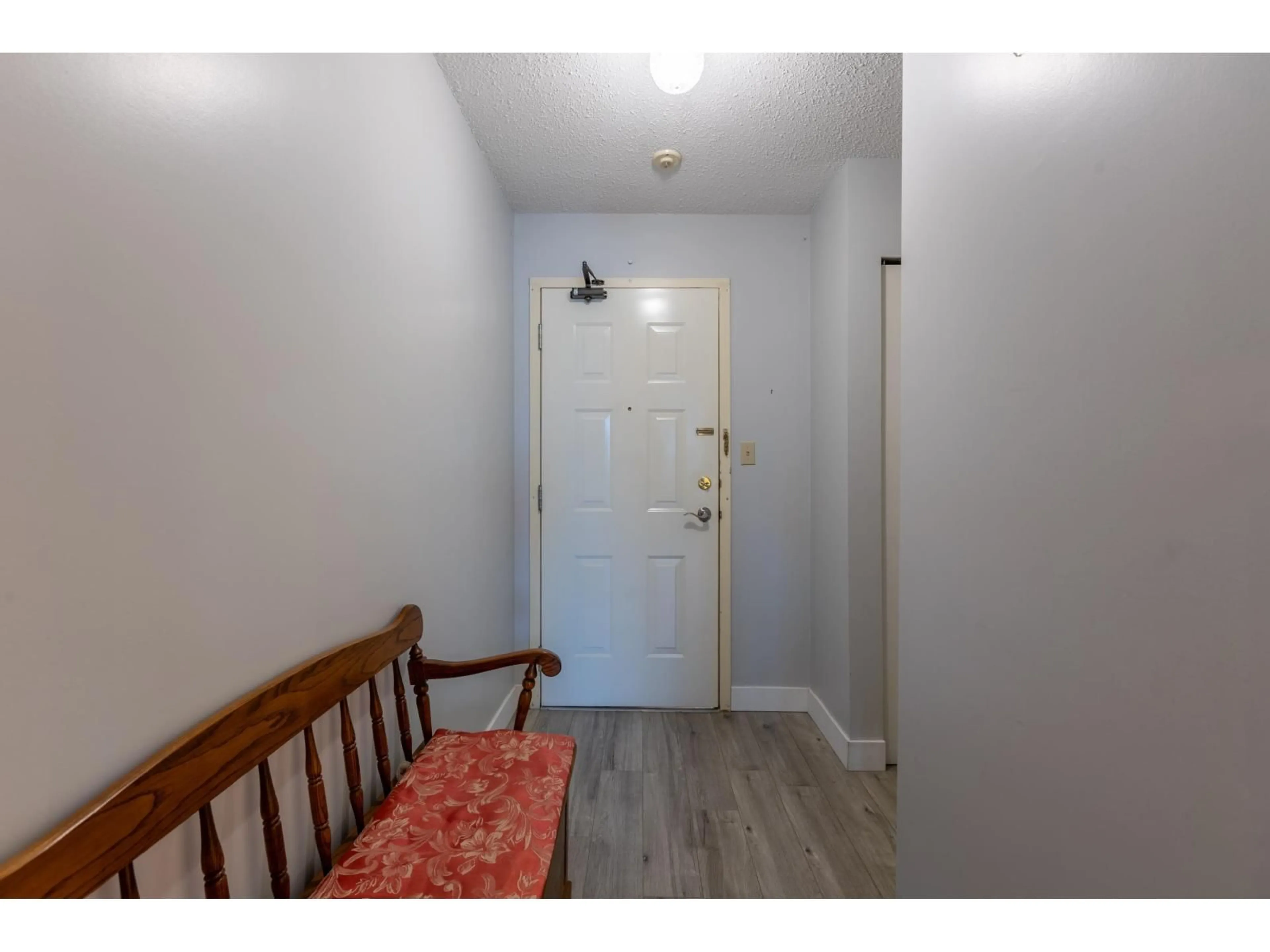 Indoor entryway for 211 - 31850 UNION AVENUE, Abbotsford British Columbia V2T4V2