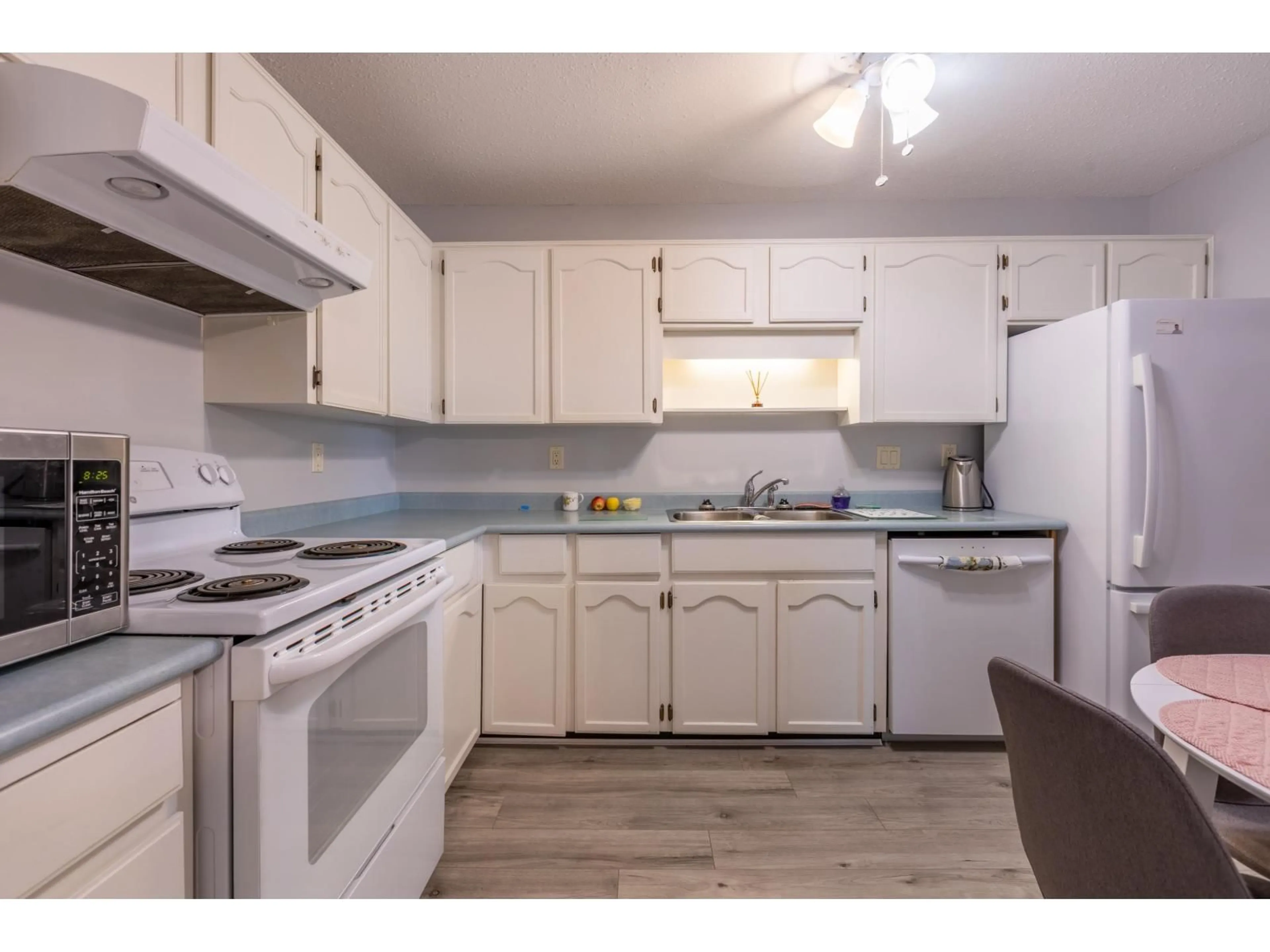 Standard kitchen, unknown for 211 - 31850 UNION AVENUE, Abbotsford British Columbia V2T4V2