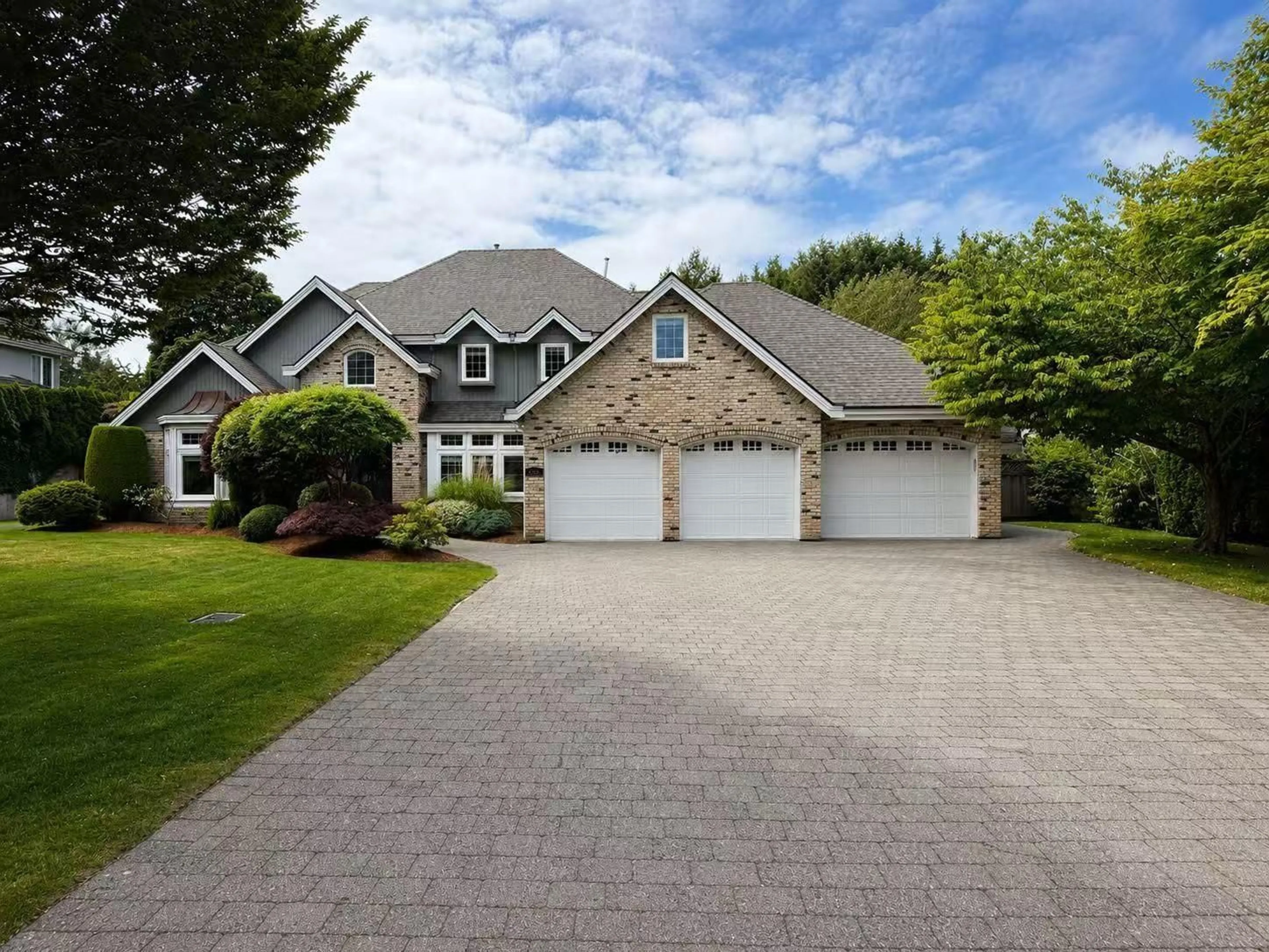 Home with vinyl exterior material, street for 2543 138 STREET, Surrey British Columbia V4P2M1