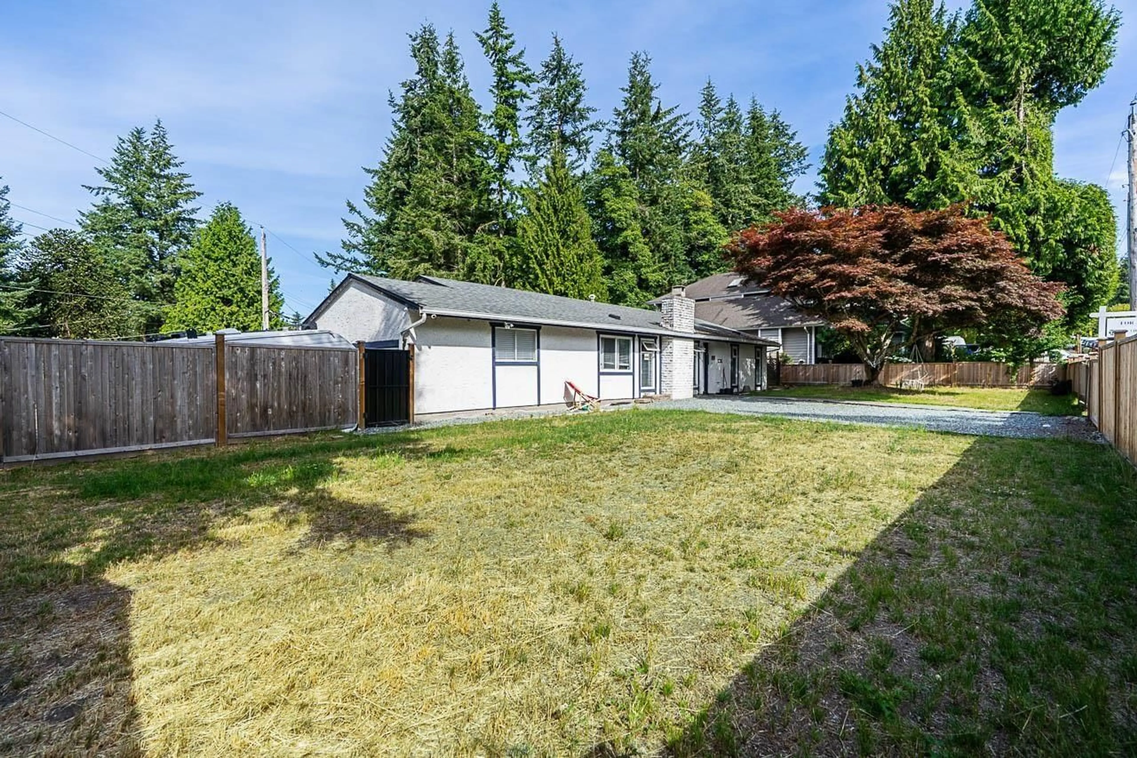 A pic from outside/outdoor area/front of a property/back of a property/a pic from drone, unknown for 2714 PARKWAY DRIVE, Surrey British Columbia V4P1E8