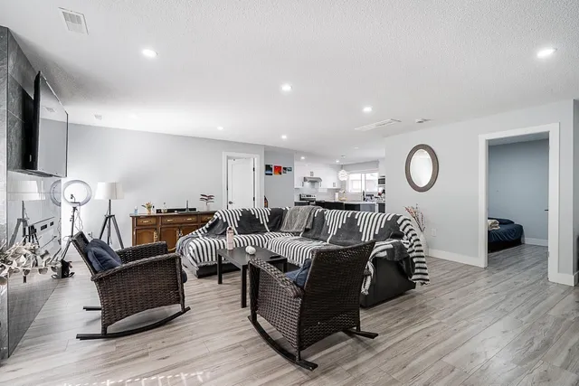 2714 PARKWAY DRIVE, Surrey 5