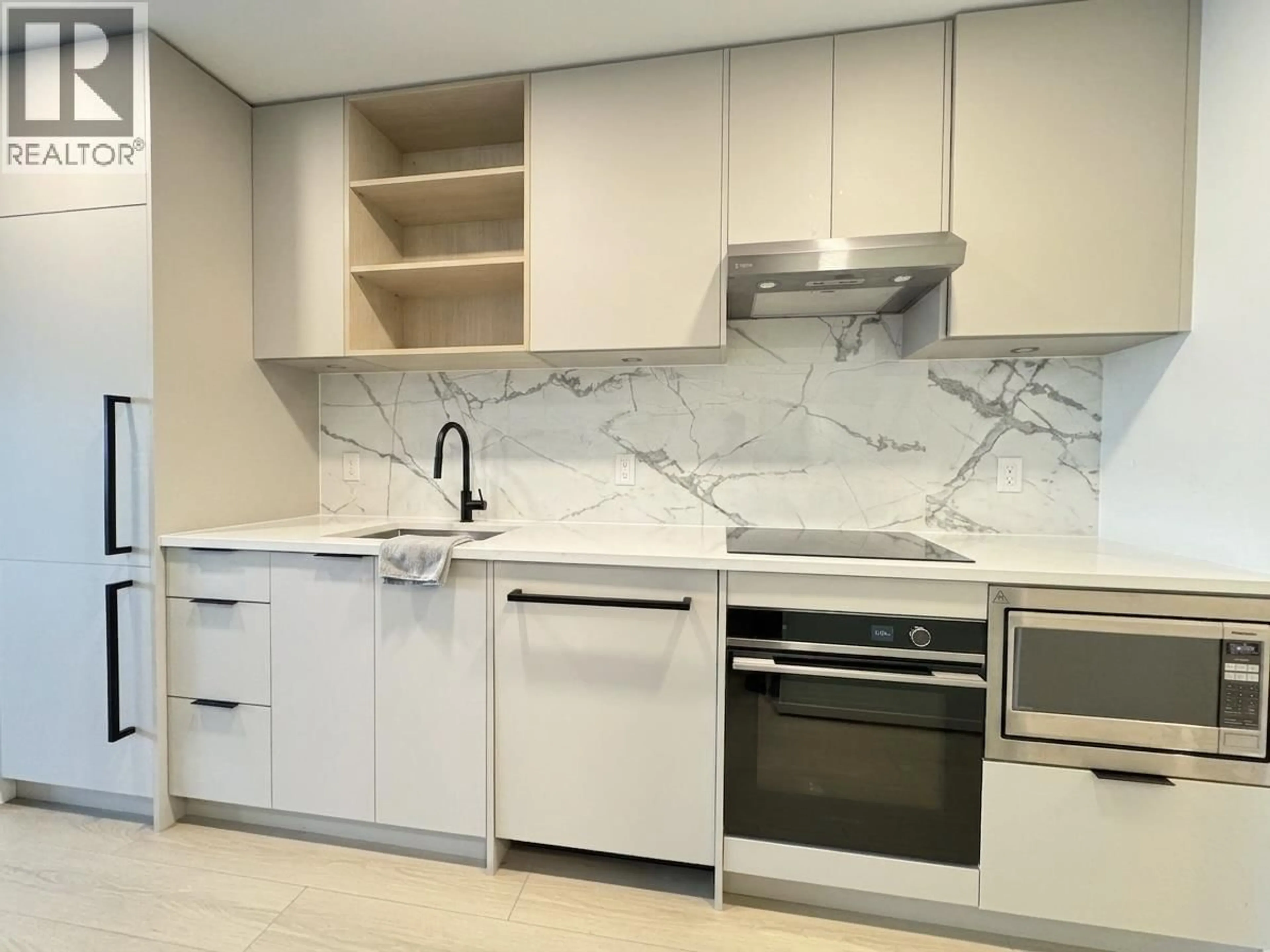 Standard kitchen, ceramic/tile floor for 309 - 422 3RD STREET, North Vancouver British Columbia V7L0K1