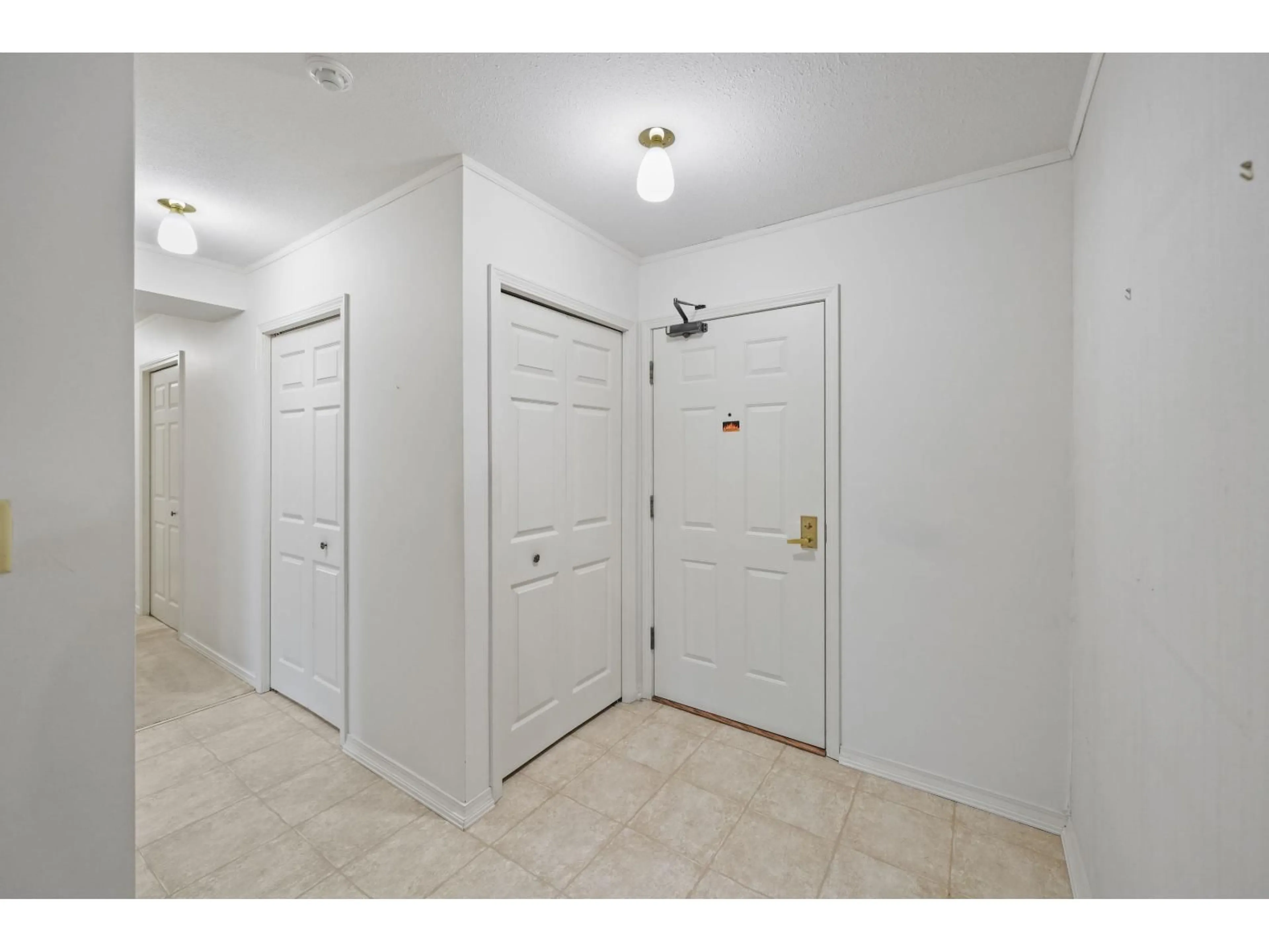 Unknown for 405 - 1350 VIDAL STREET, White Rock British Columbia V4B5G6