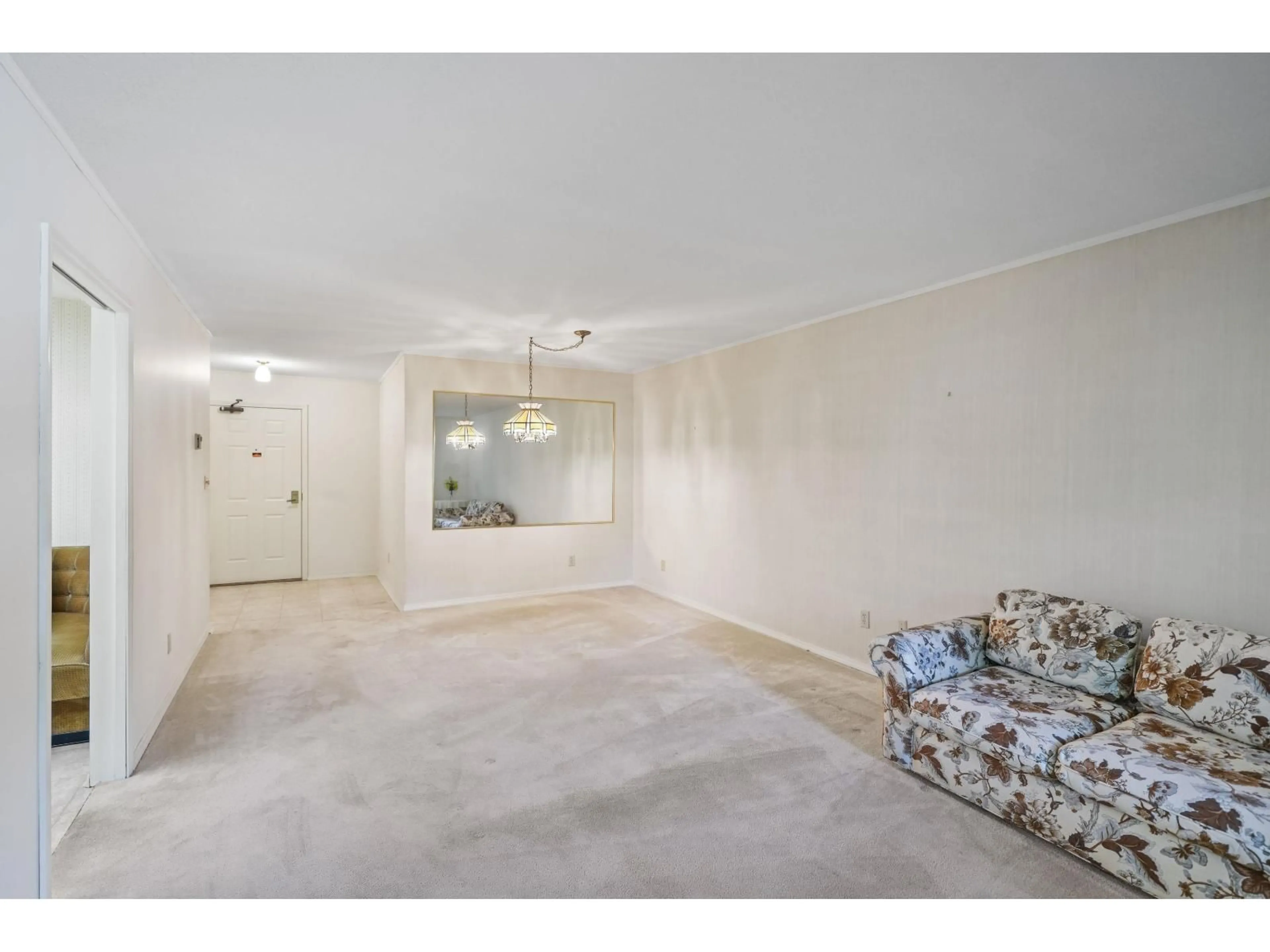 A pic of a room for 405 - 1350 VIDAL STREET, White Rock British Columbia V4B5G6