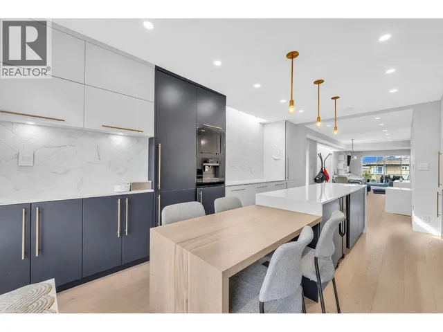 265 KEITH ROAD, North Vancouver 3