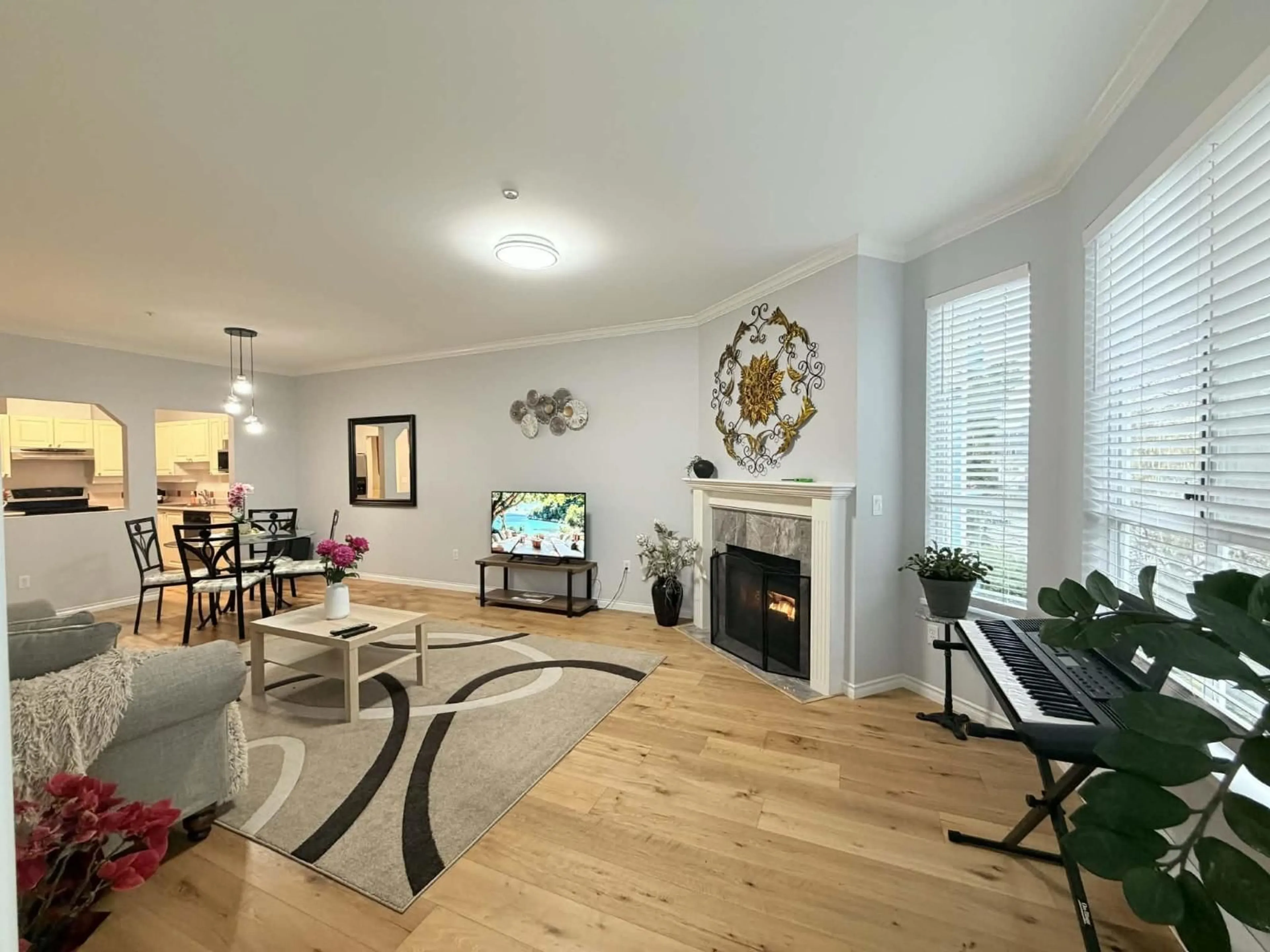 Living room with furniture, wood/laminate floor for 304 - 5646 200 STREET, Langley British Columbia V3A1M8