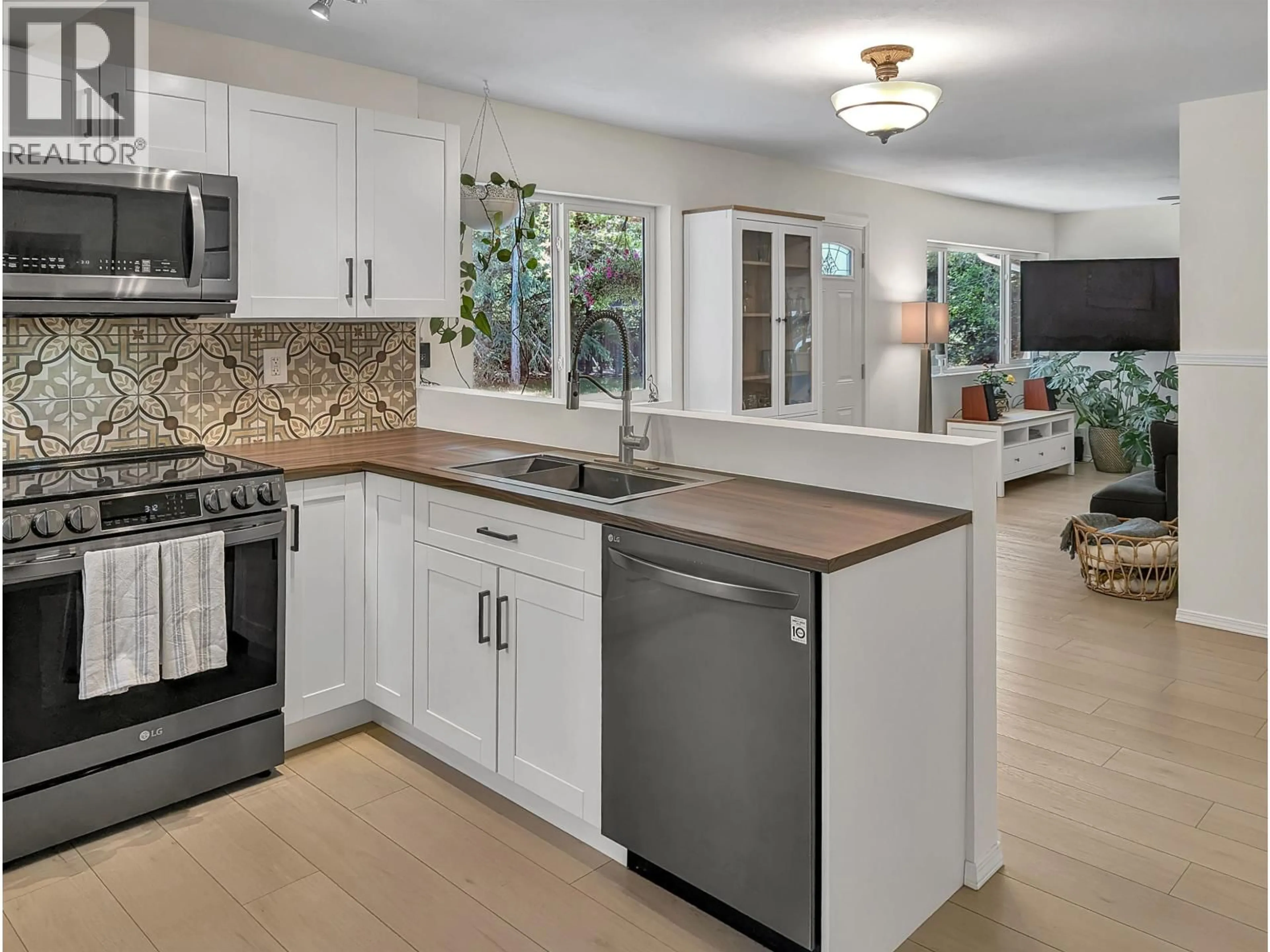 Open concept kitchen, unknown for 987 BARKERVILLE HIGHWAY, Quesnel British Columbia V2J6T6