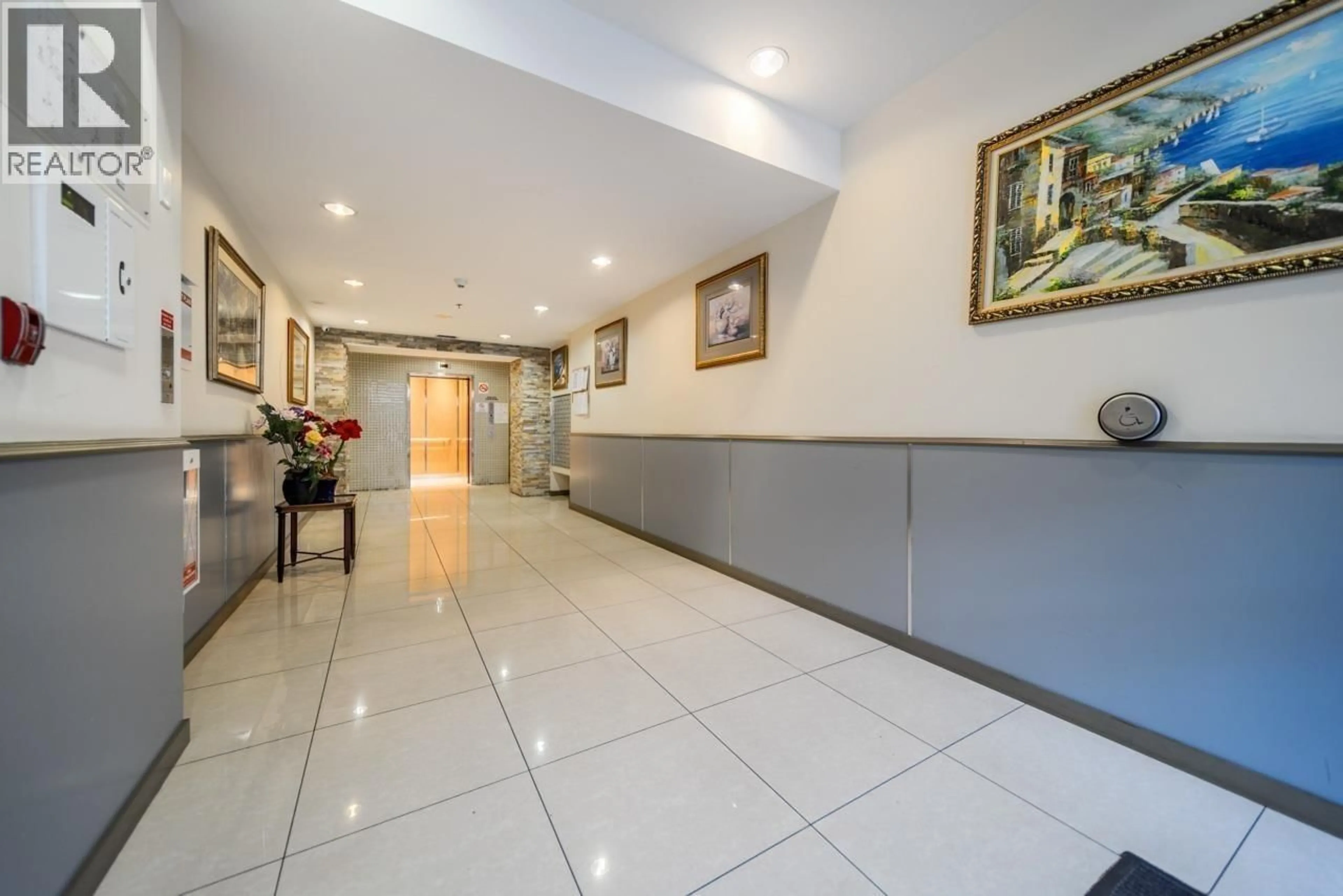 Indoor foyer for 903 - 6133 BUSWELL STREET, Richmond British Columbia V6Y0B2