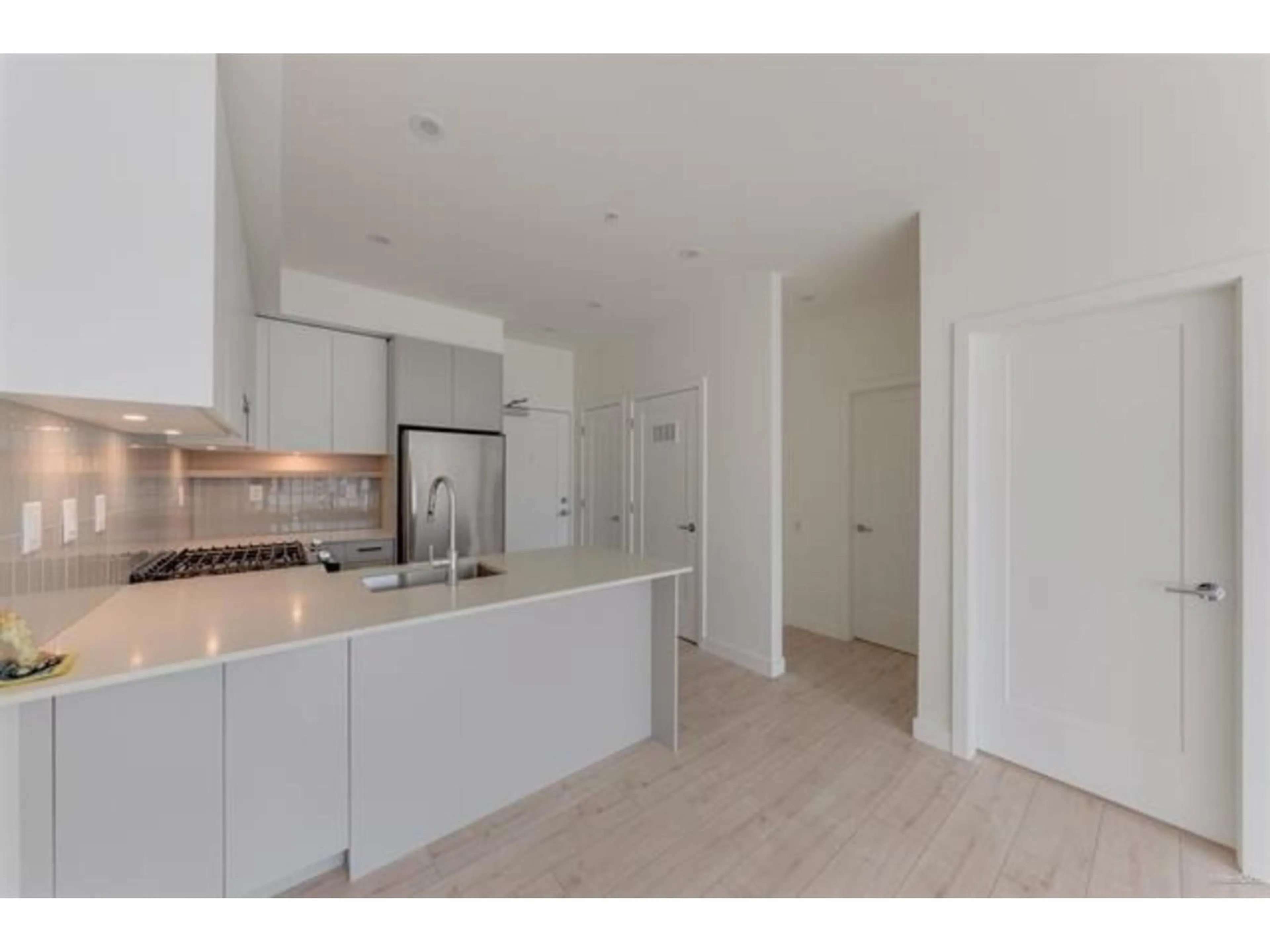 Standard kitchen, unknown for 317 - 13777 75A AVENUE, Surrey British Columbia V3W3W4