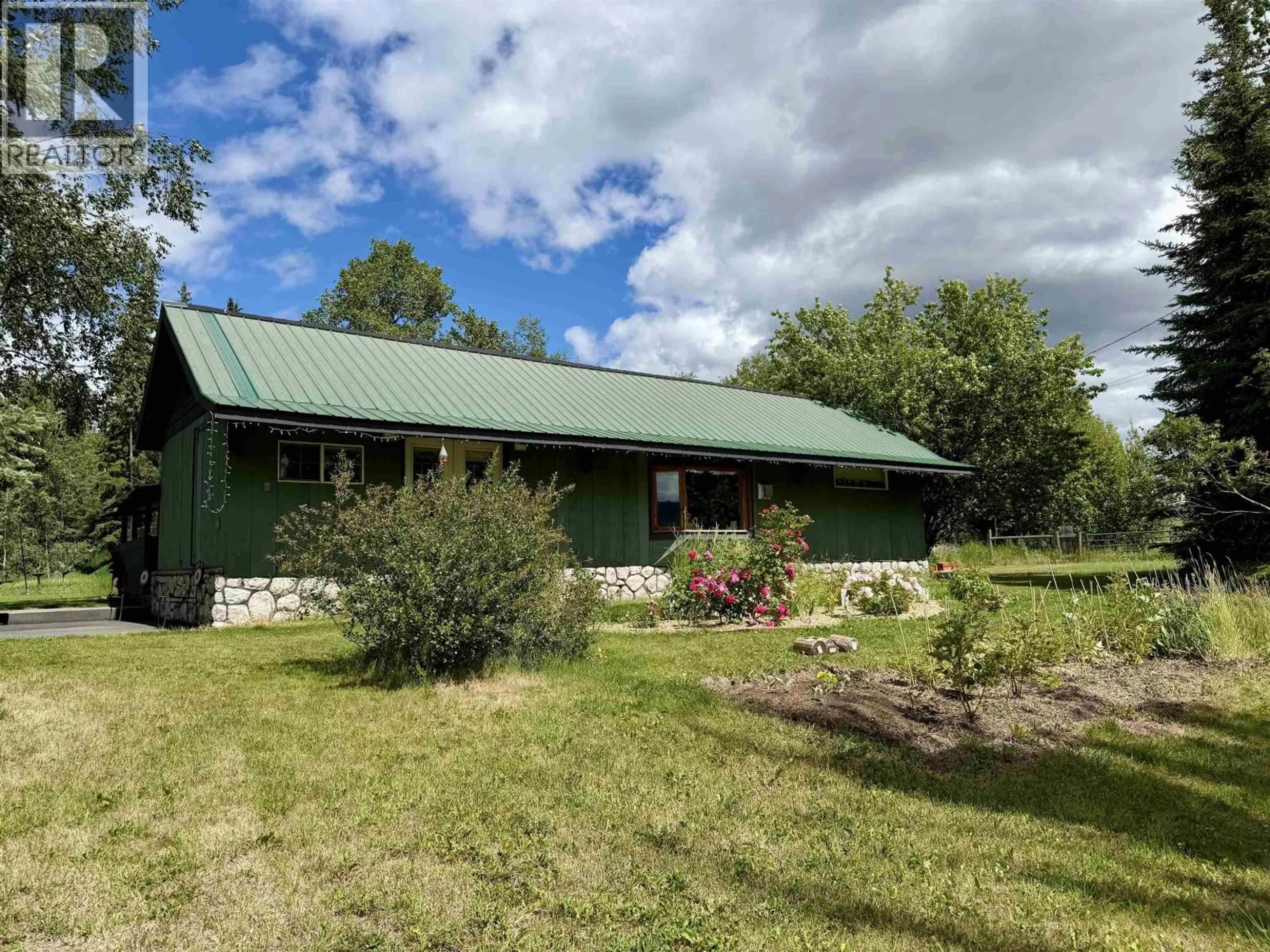 A pic from outside/outdoor area/front of a property/back of a property/a pic from drone, building for 561 6TH AVENUE, Fort Fraser British Columbia V0J1N0