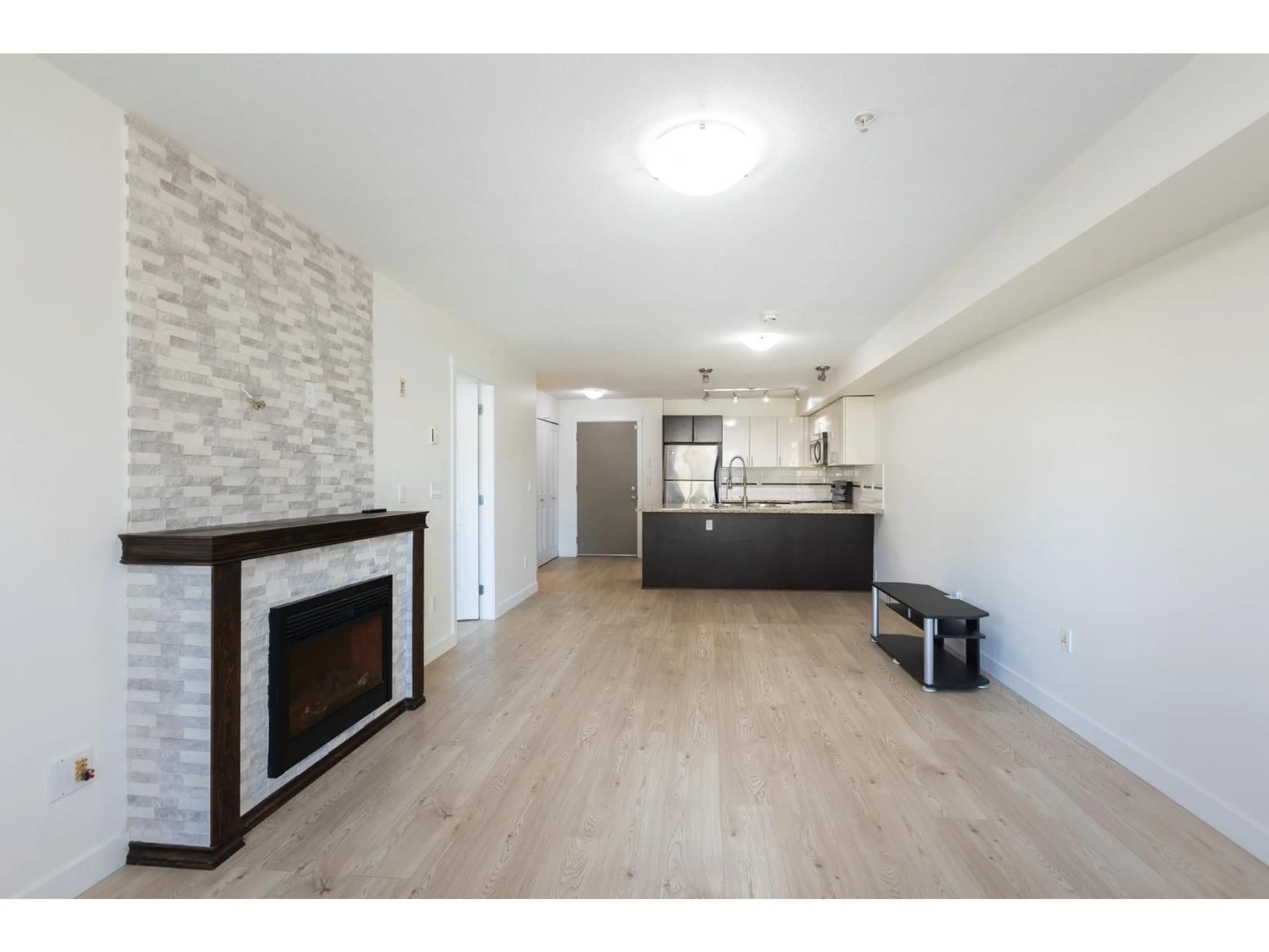 Unknown for 202 - 14960 102A AVENUE, Surrey British Columbia V3R6A3