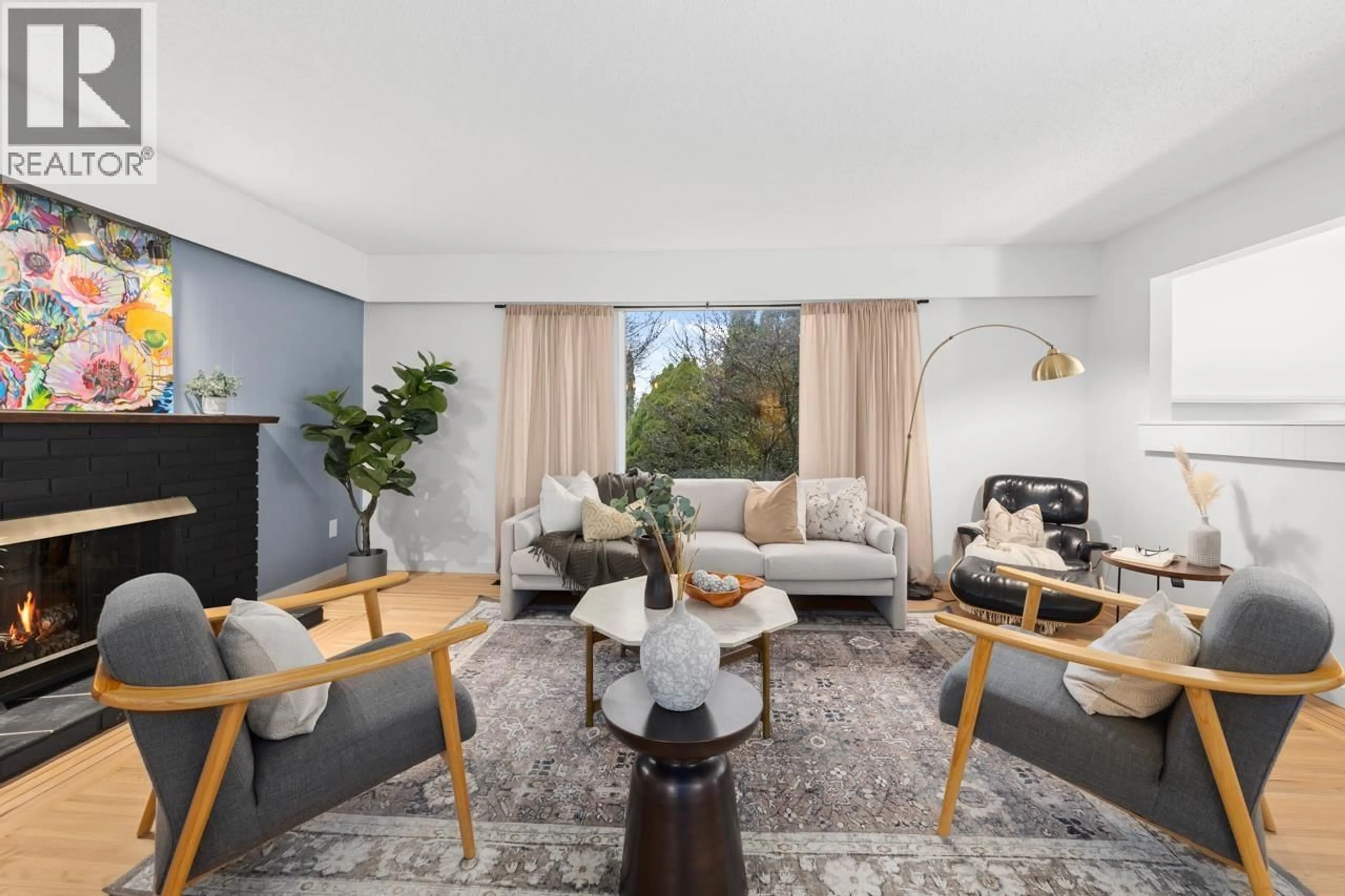 Living room with furniture, unknown for 3878 ROYAL OAK AVENUE, Burnaby British Columbia V5G3M2