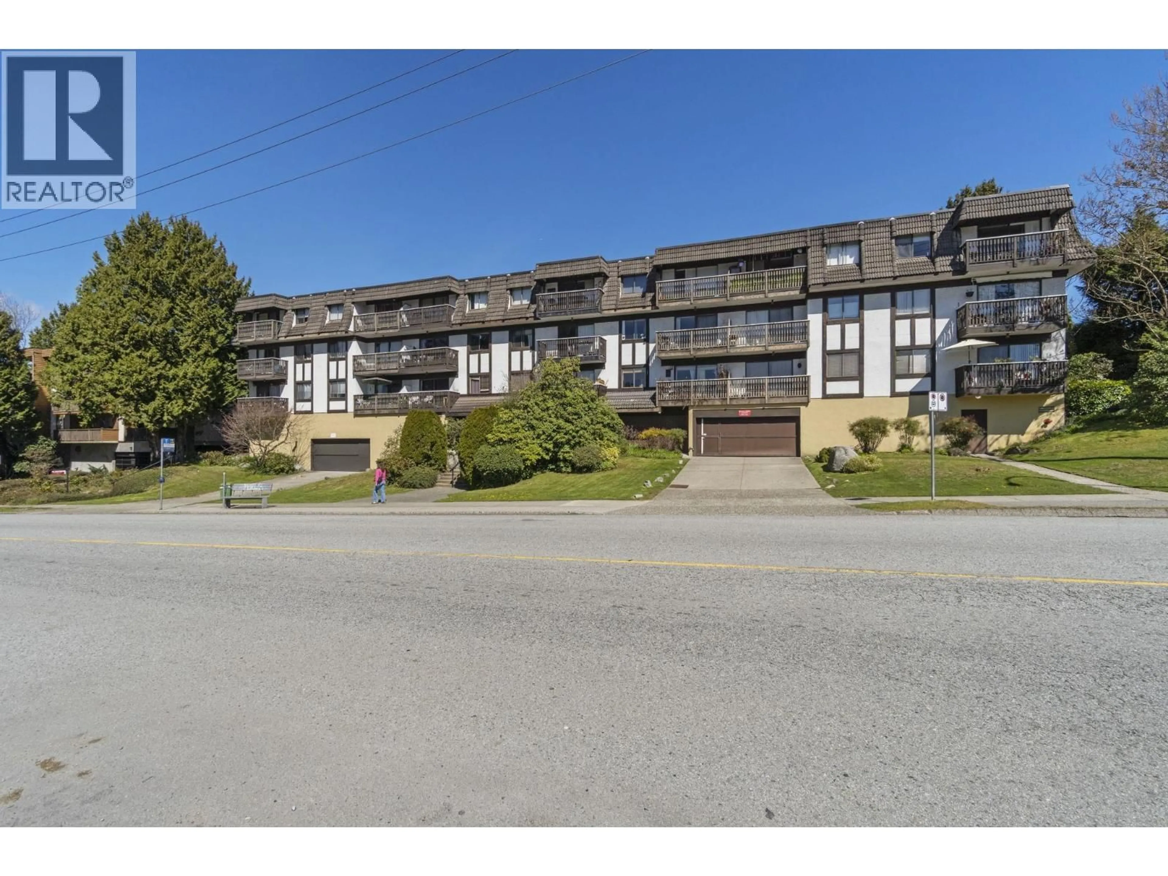 A pic from outside/outdoor area/front of a property/back of a property/a pic from drone, unknown for 315 - 310 3RD STREET, North Vancouver British Columbia V7M1G4