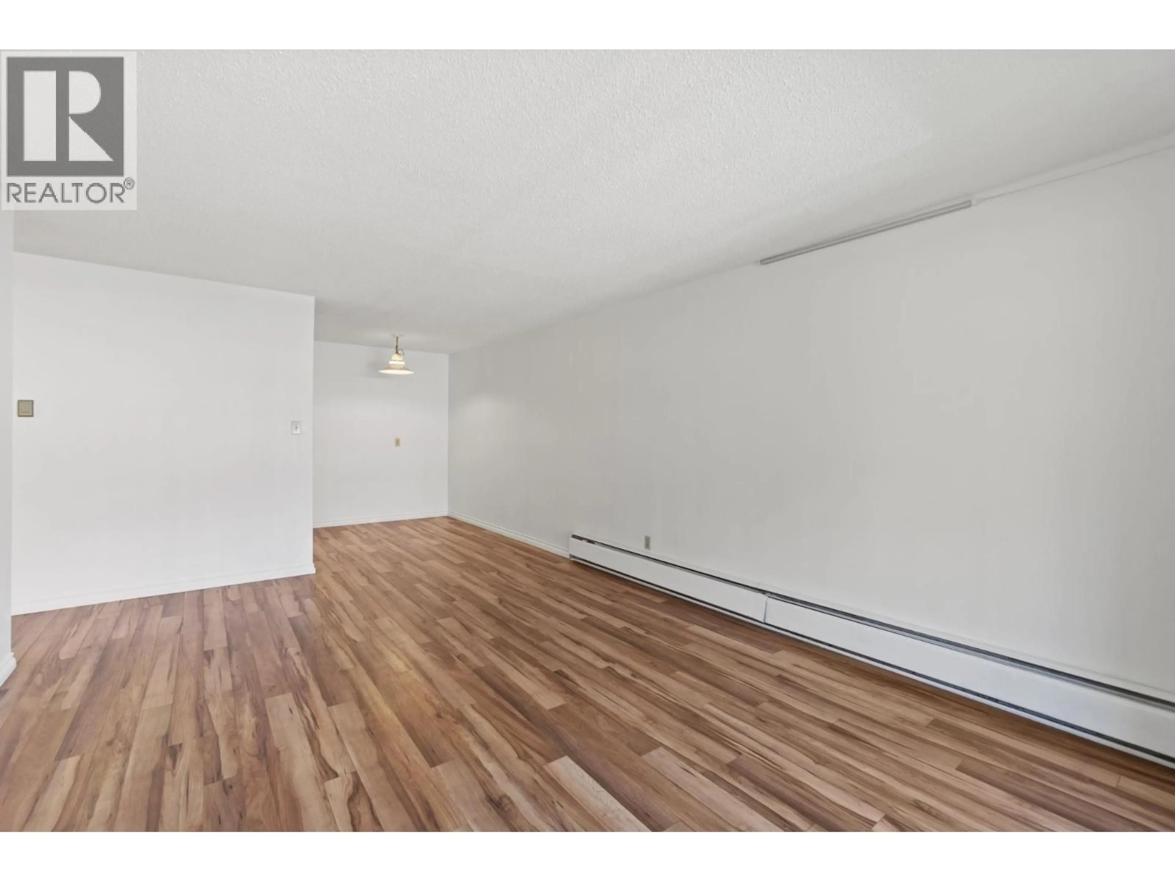 A pic of a room for 315 - 310 3RD STREET, North Vancouver British Columbia V7M1G4