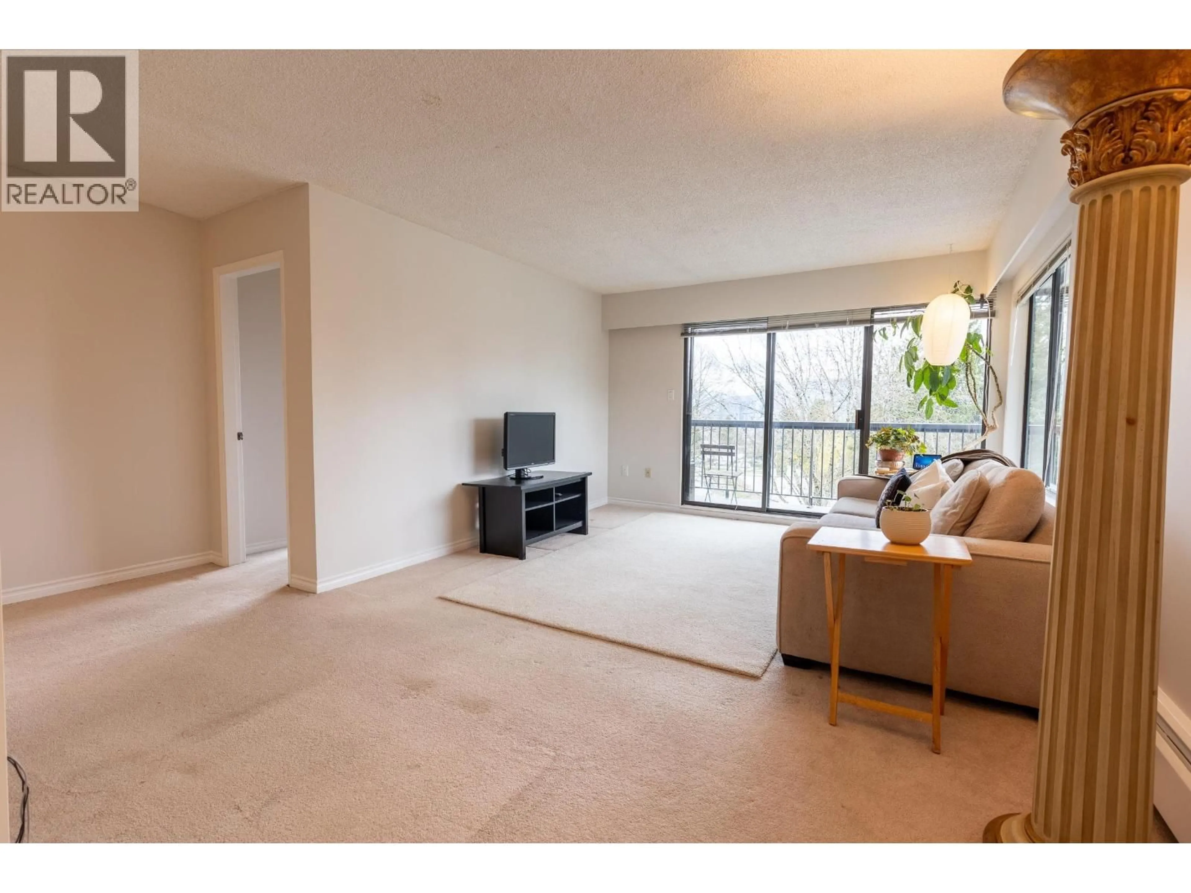 Living room with furniture, unknown for 304 - 4345 GRANGE STREET, Burnaby British Columbia V5H1P4