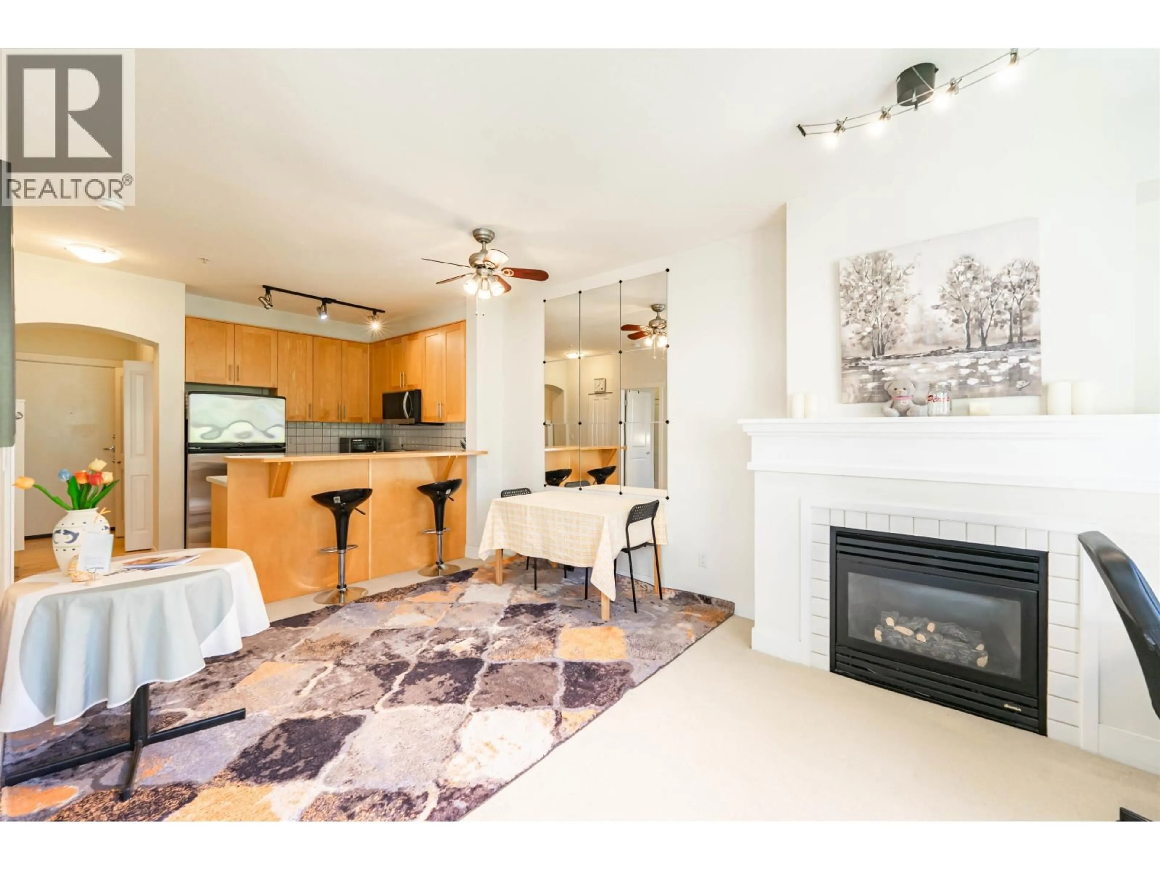 Open concept kitchen, ceramic/tile floor for 2303 - 4625 VALLEY DRIVE, Vancouver British Columbia V6J5L7