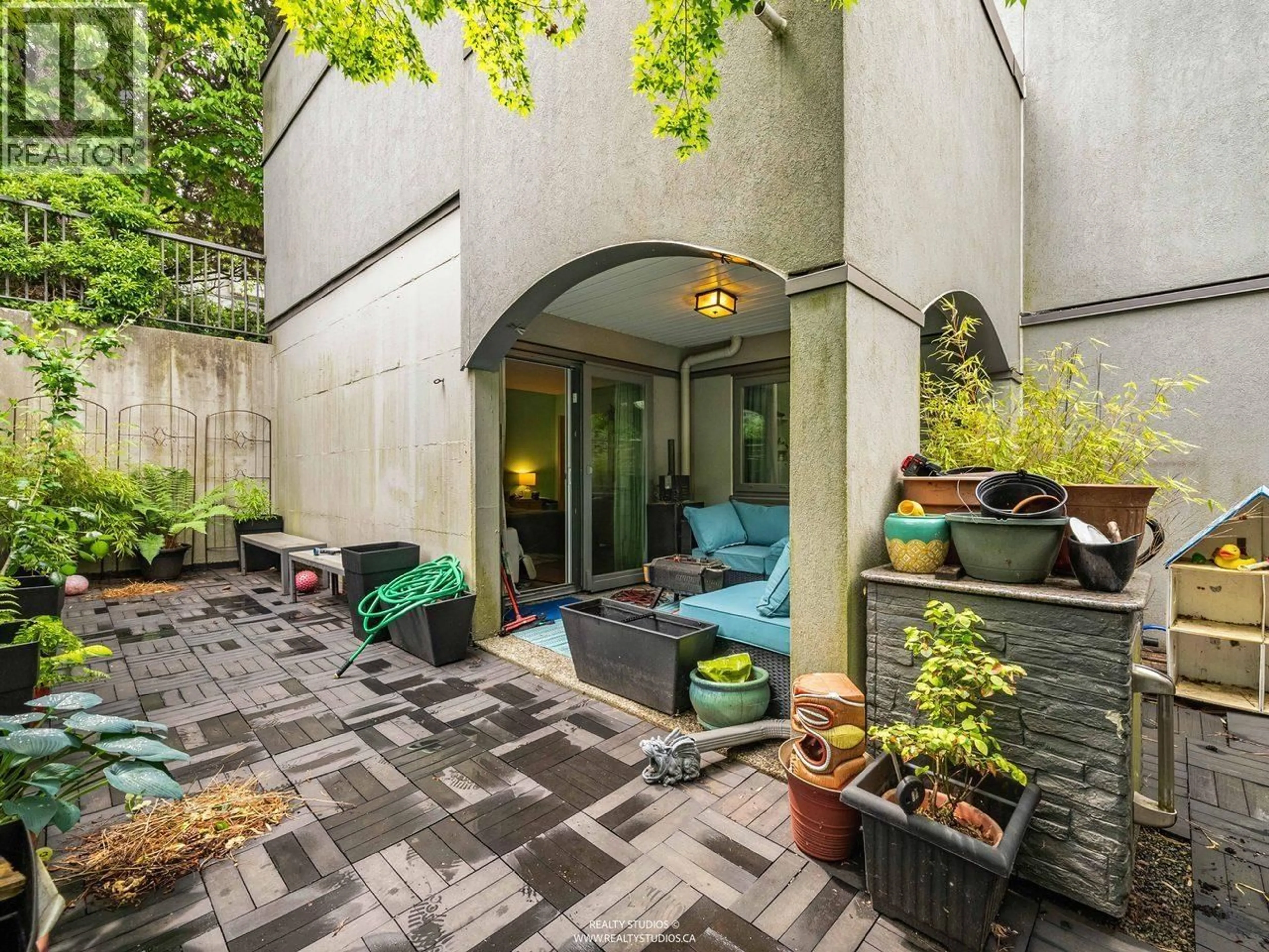Patio, street for 1330 7TH AVENUE, Vancouver British Columbia V6H3W5