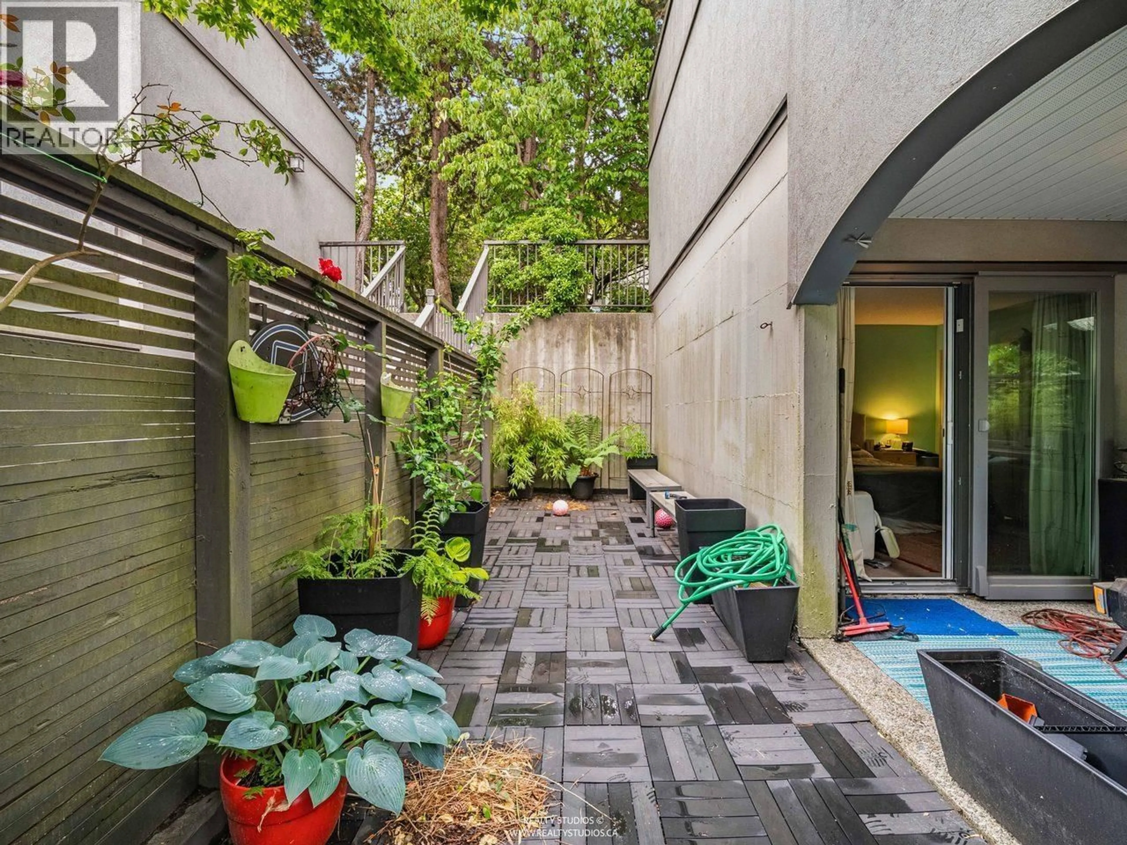Patio, street for 1330 7TH AVENUE, Vancouver British Columbia V6H3W5
