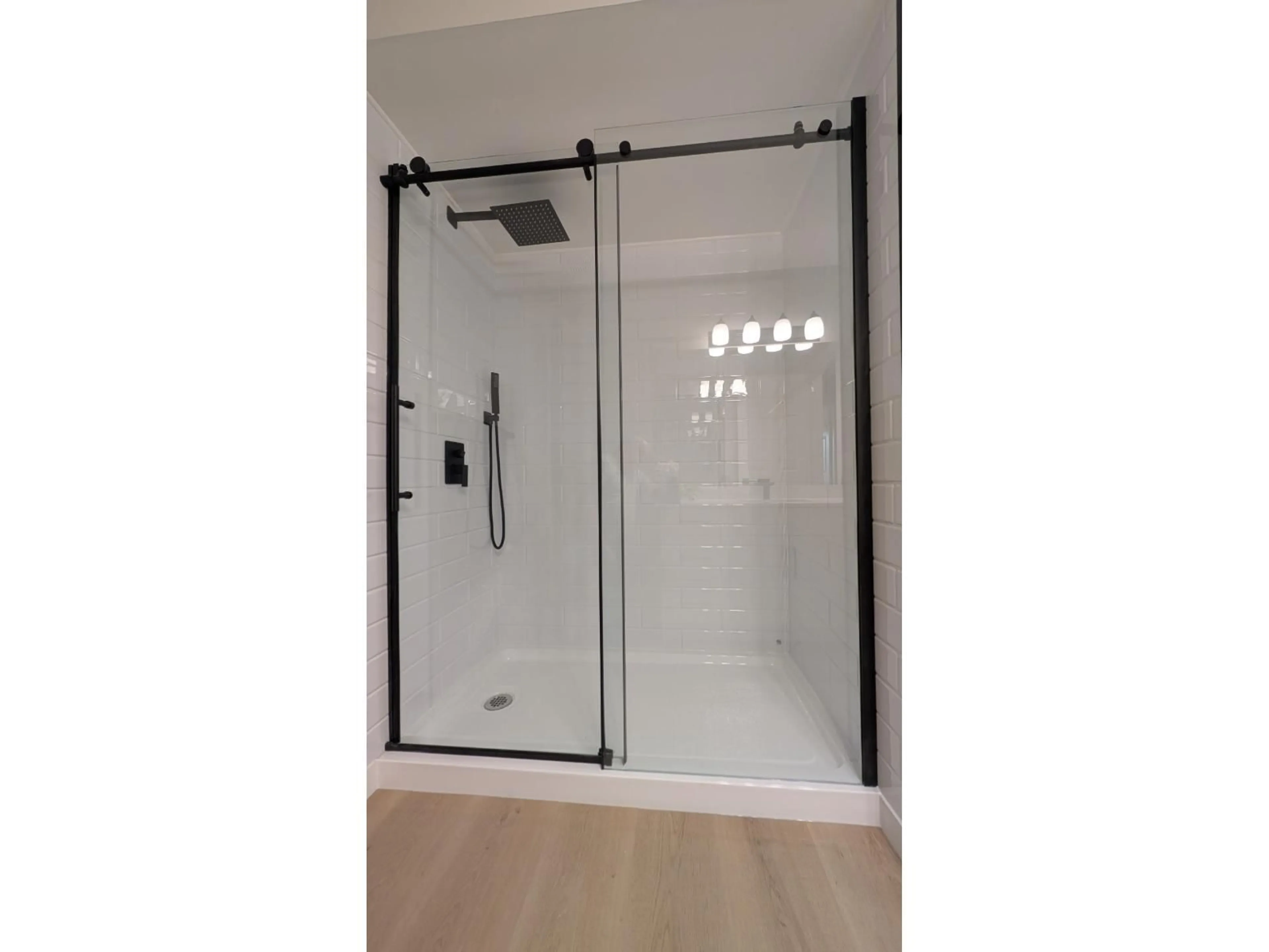 Contemporary bathroom, ceramic/tile floor for 40 - 32959 GEORGE FERGUSON WAY, Abbotsford British Columbia V2S7W9