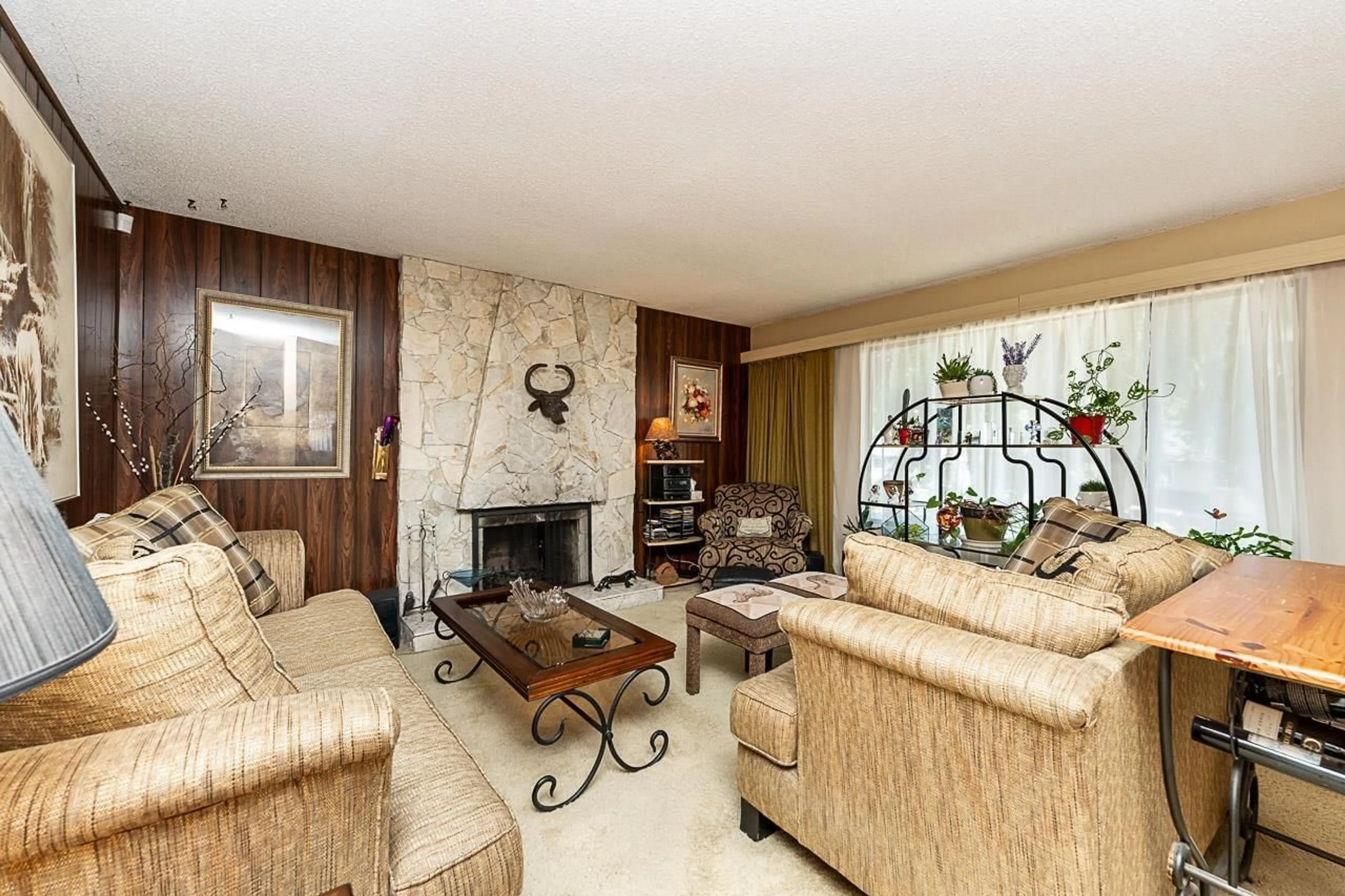Living room with furniture, unknown for 6485 133A STREET, Surrey British Columbia V3W7E2