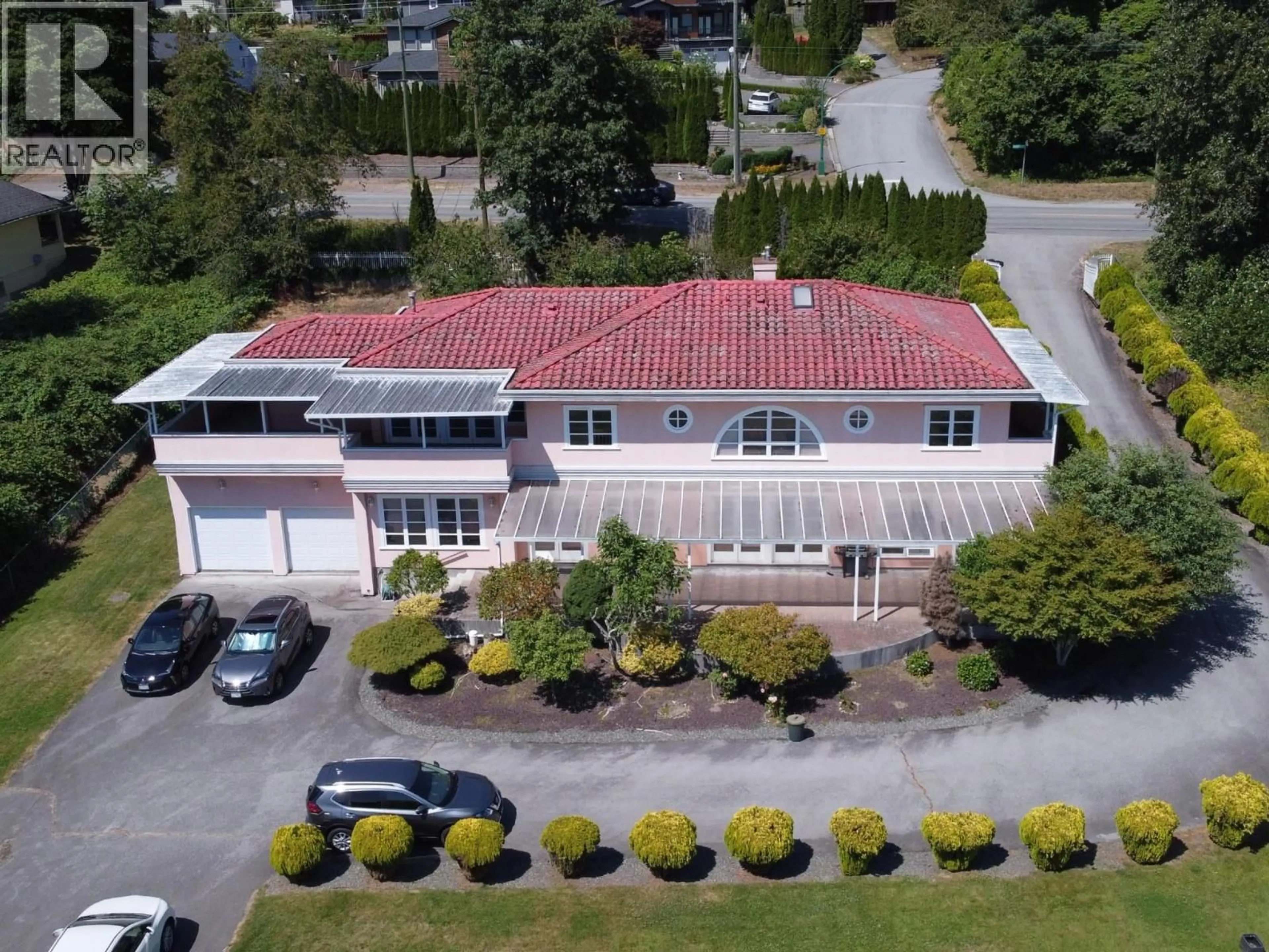 A pic from outside/outdoor area/front of a property/back of a property/a pic from drone, building for 4828 MARINE DRIVE, Burnaby British Columbia V5J3G6
