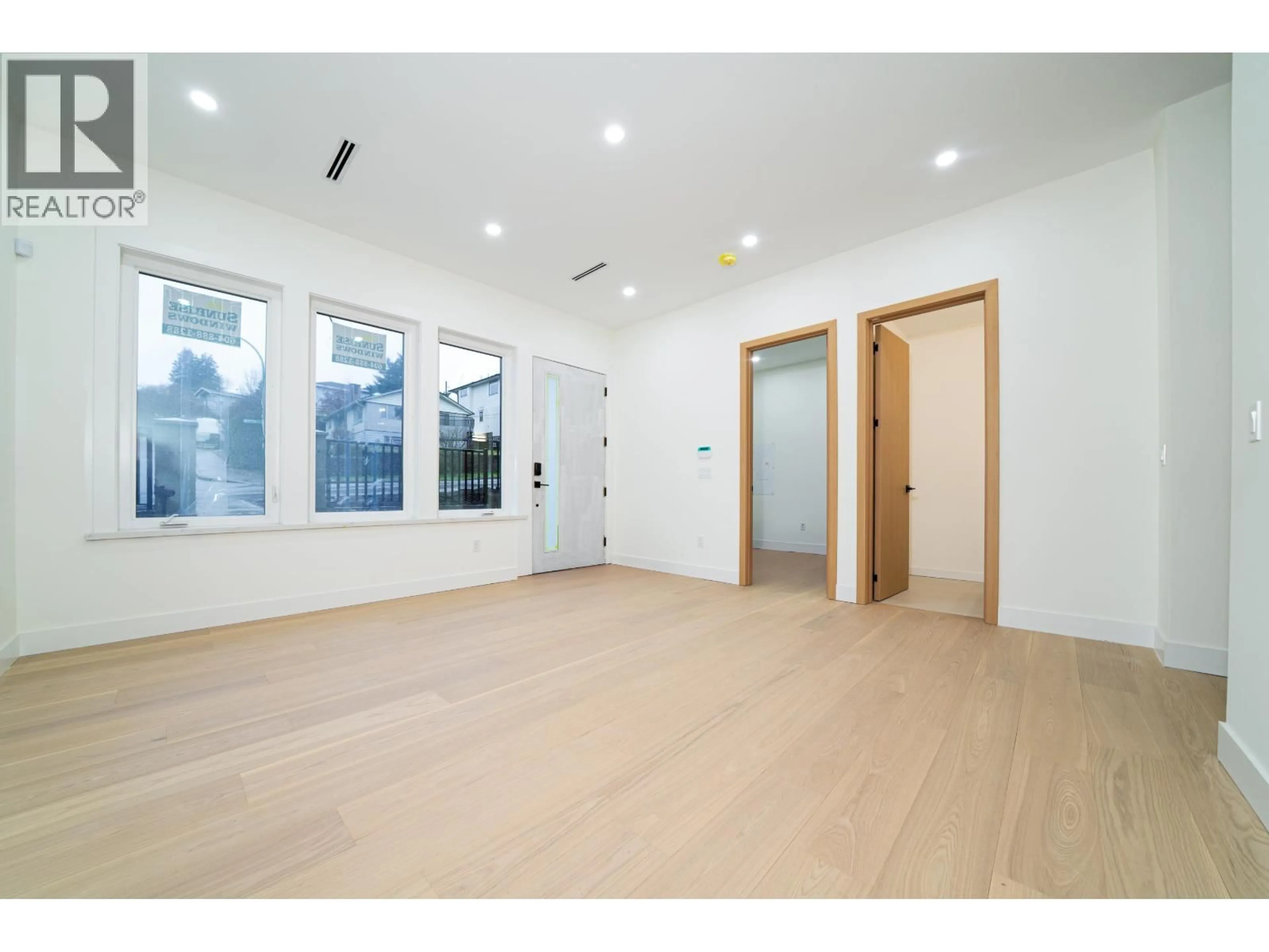 A pic of a room for 2 - 5091 BUXTON STREET, Burnaby British Columbia V5H1J7