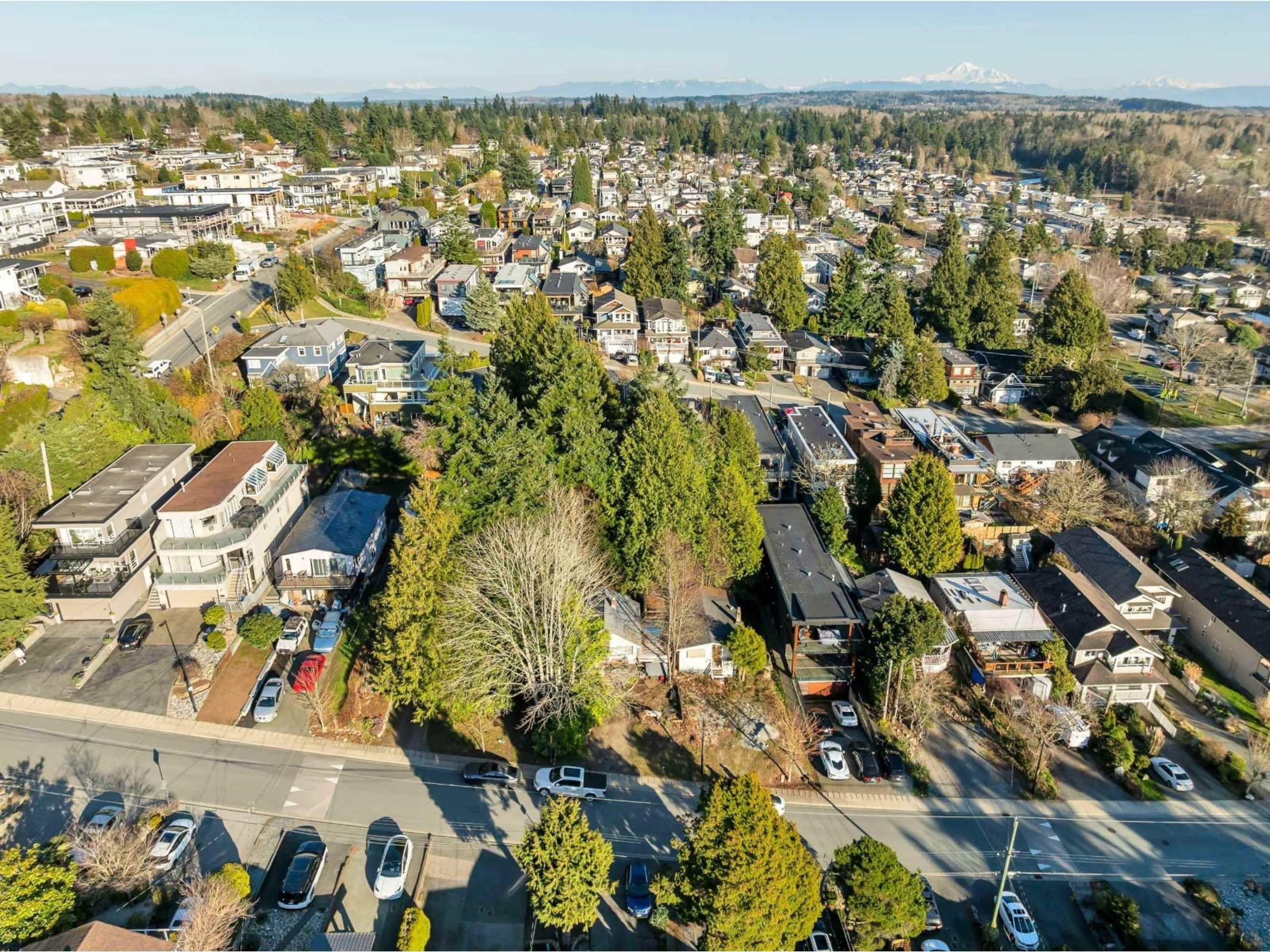 A pic from outside/outdoor area/front of a property/back of a property/a pic from drone, street for 966 MAPLE STREET, White Rock British Columbia V4B4M5