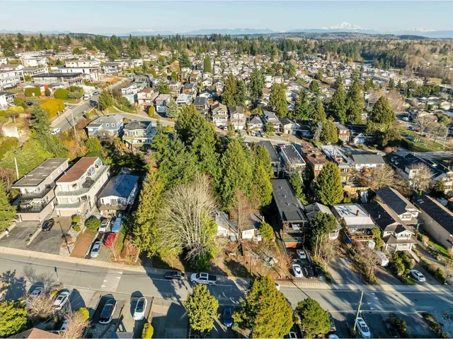 966 MAPLE STREET, White Rock 3