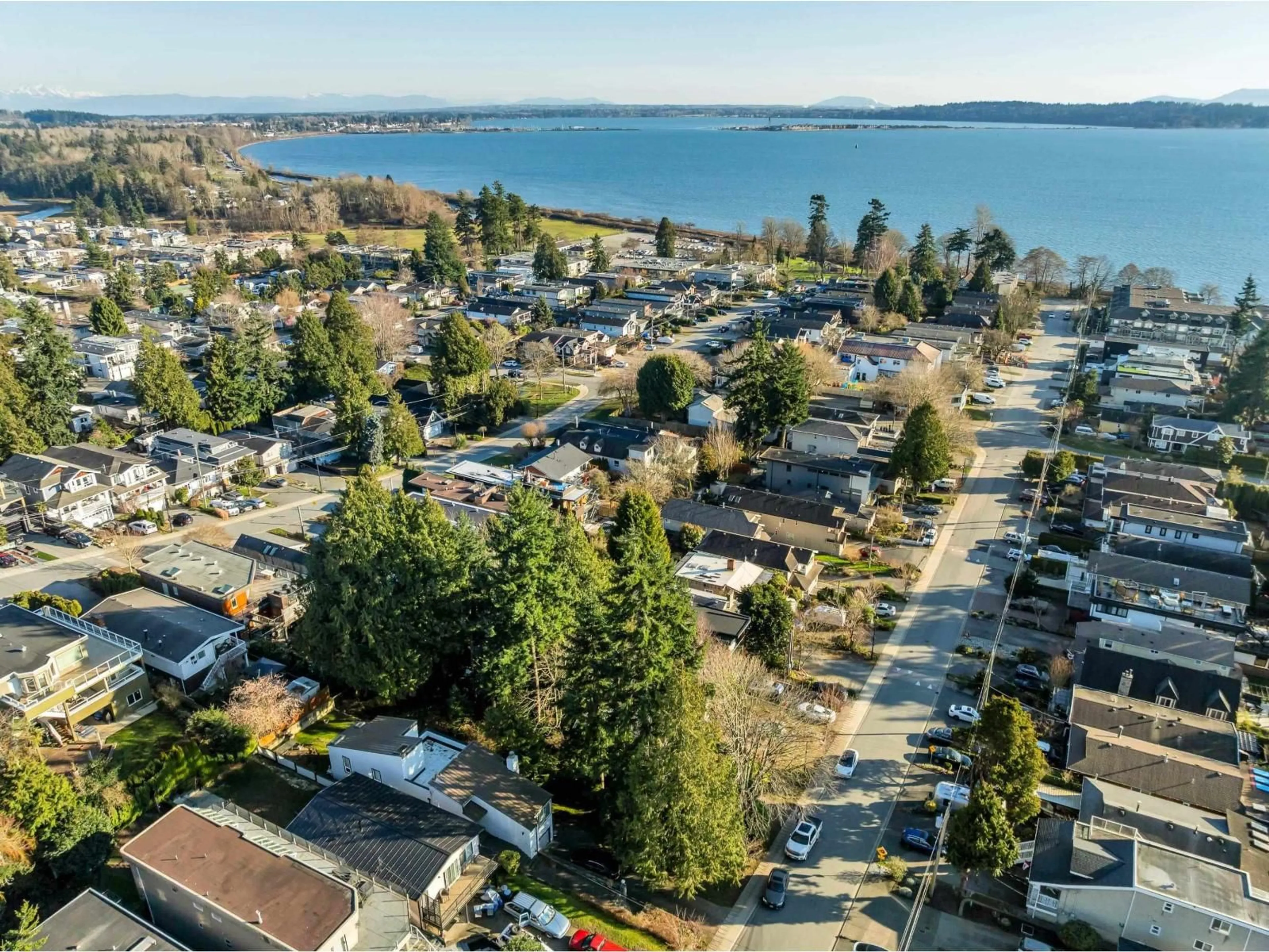 A pic from outside/outdoor area/front of a property/back of a property/a pic from drone, water/lake/river/ocean view for 966 MAPLE STREET, White Rock British Columbia V4B4M5