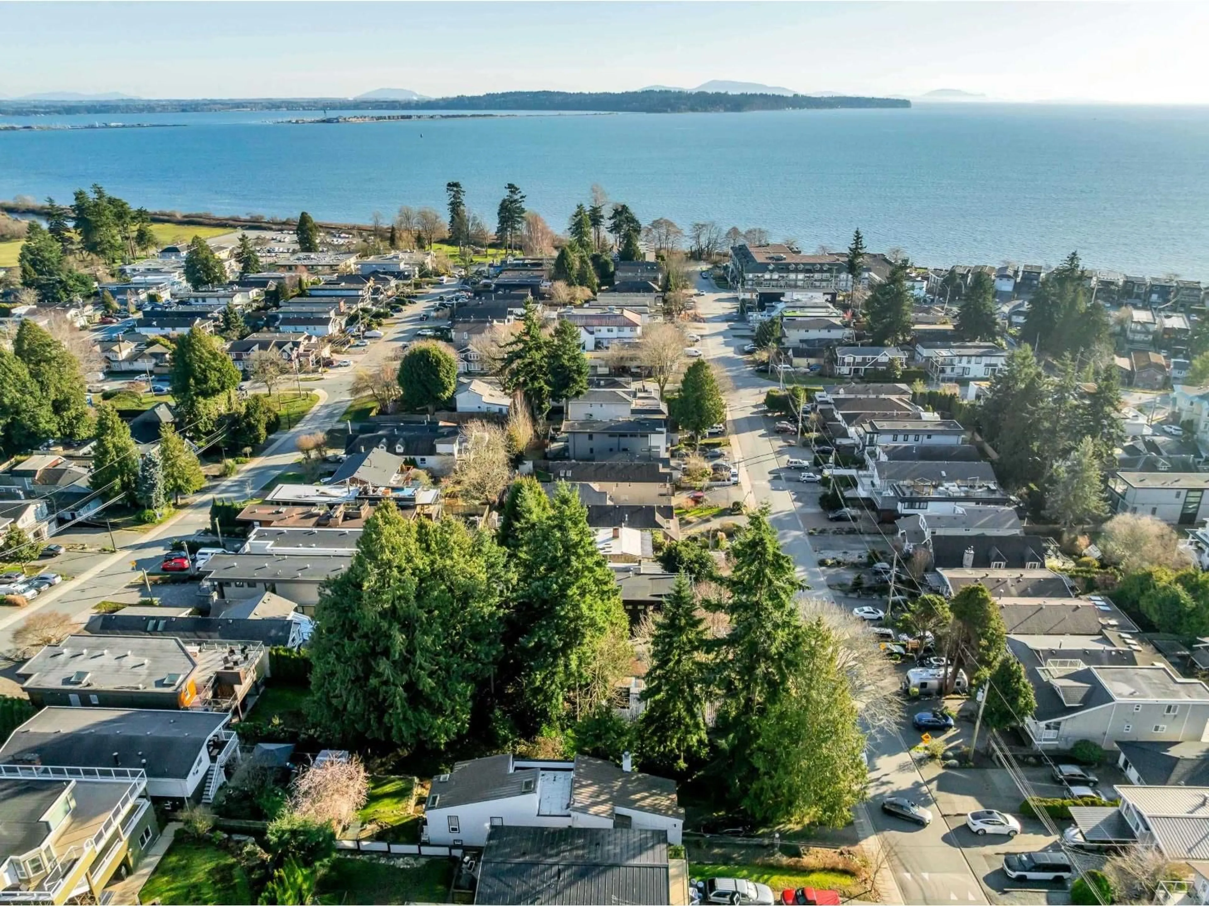 A pic from outside/outdoor area/front of a property/back of a property/a pic from drone, water/lake/river/ocean view for 966 MAPLE STREET, White Rock British Columbia V4B4M5