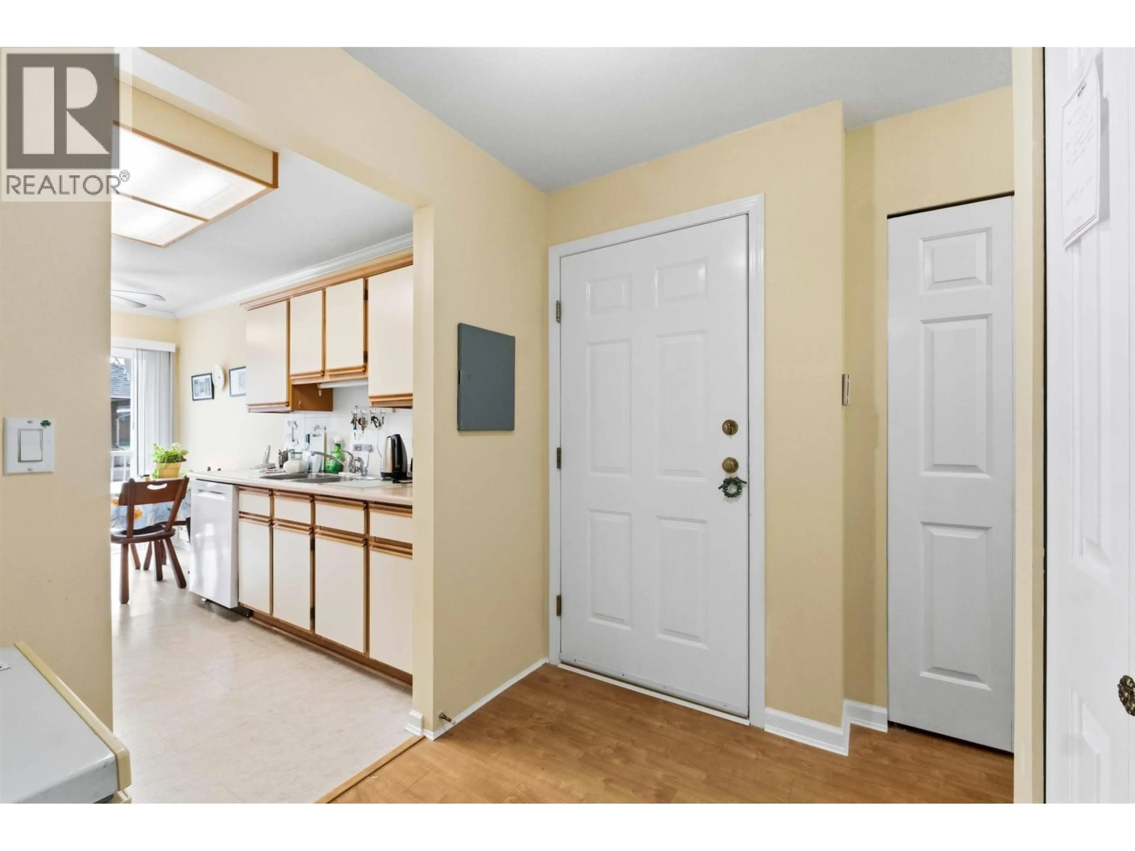 Indoor entryway for 46 - 20554 118 AVENUE, Maple Ridge British Columbia V2X0S3