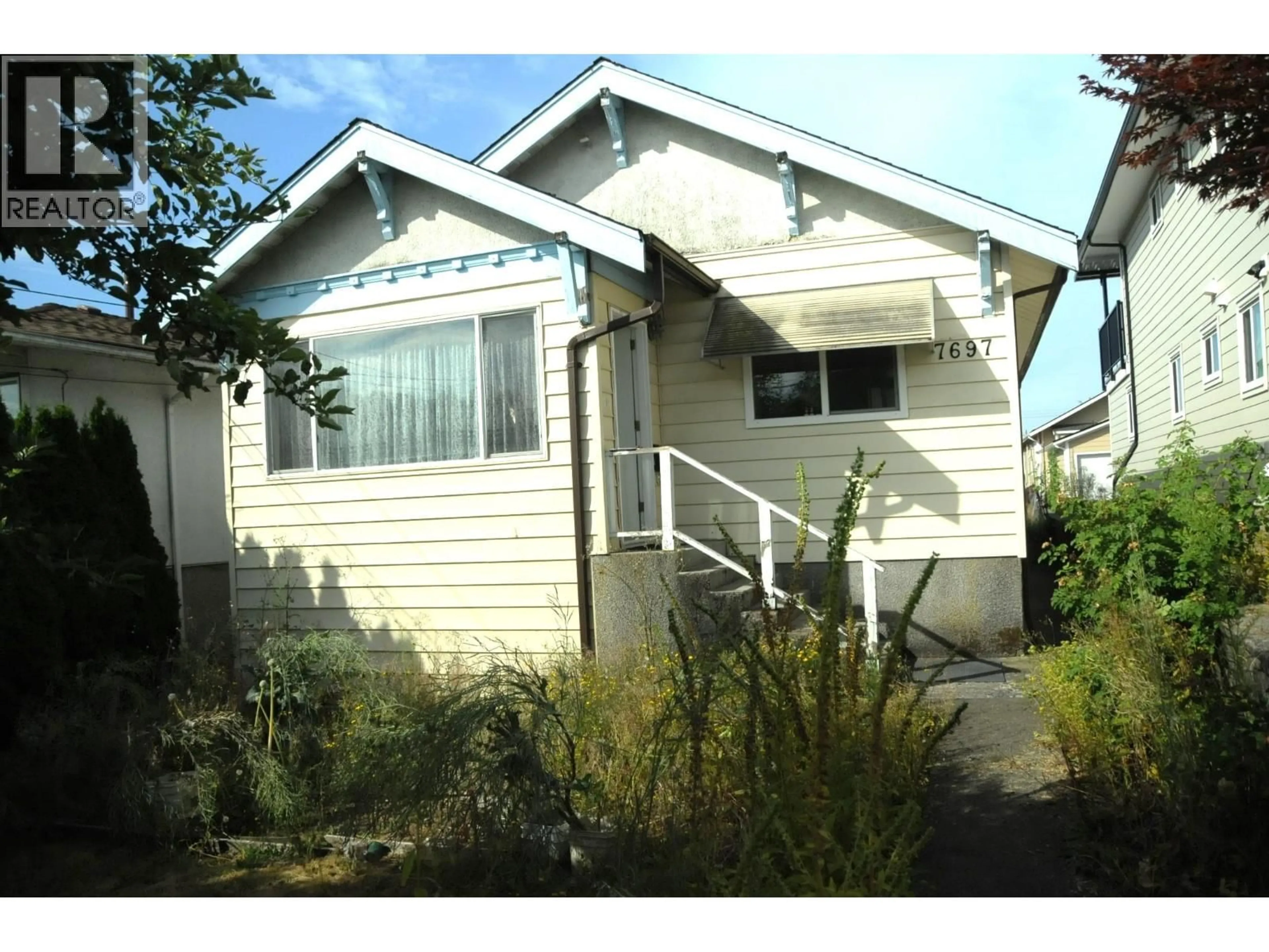 Home with vinyl exterior material, street for 7697 HILDA STREET, Burnaby British Columbia V3N3H6