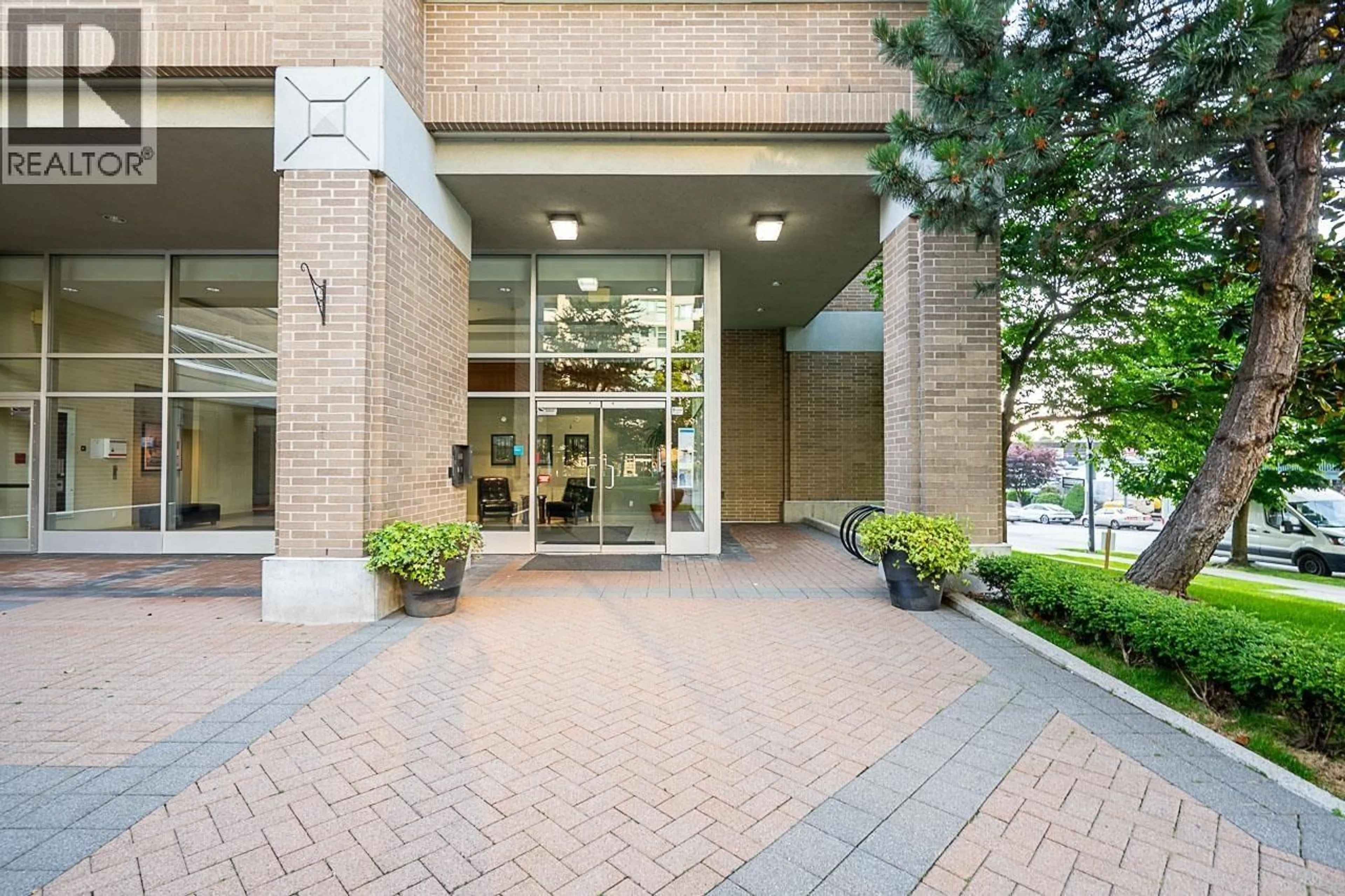 Indoor foyer for 1906 - 4388 BUCHANAN STREET, Burnaby British Columbia V5C6R8