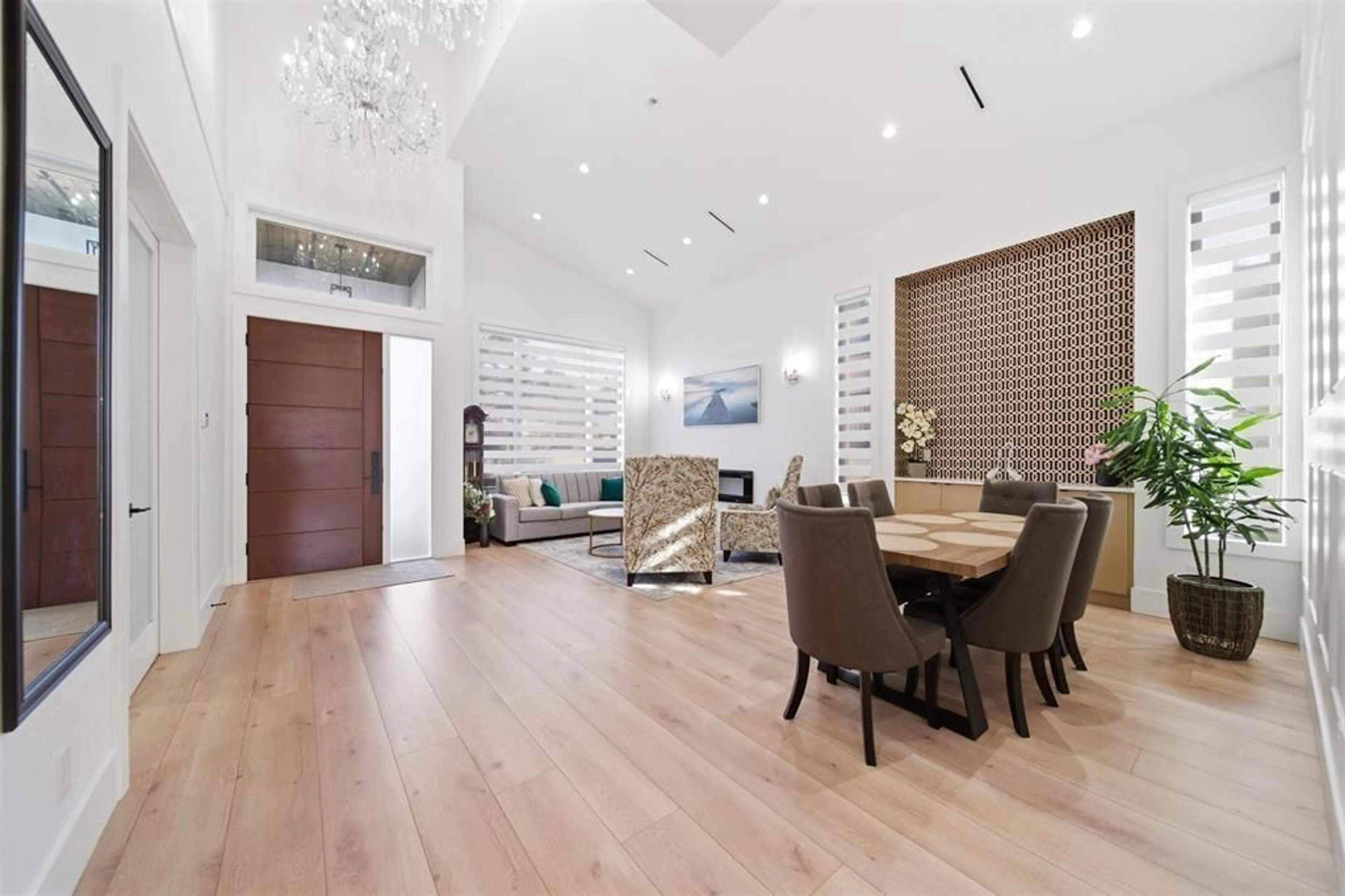 Dining room, wood/laminate floor for 14718 90A AVENUE, Surrey British Columbia V3R1B2