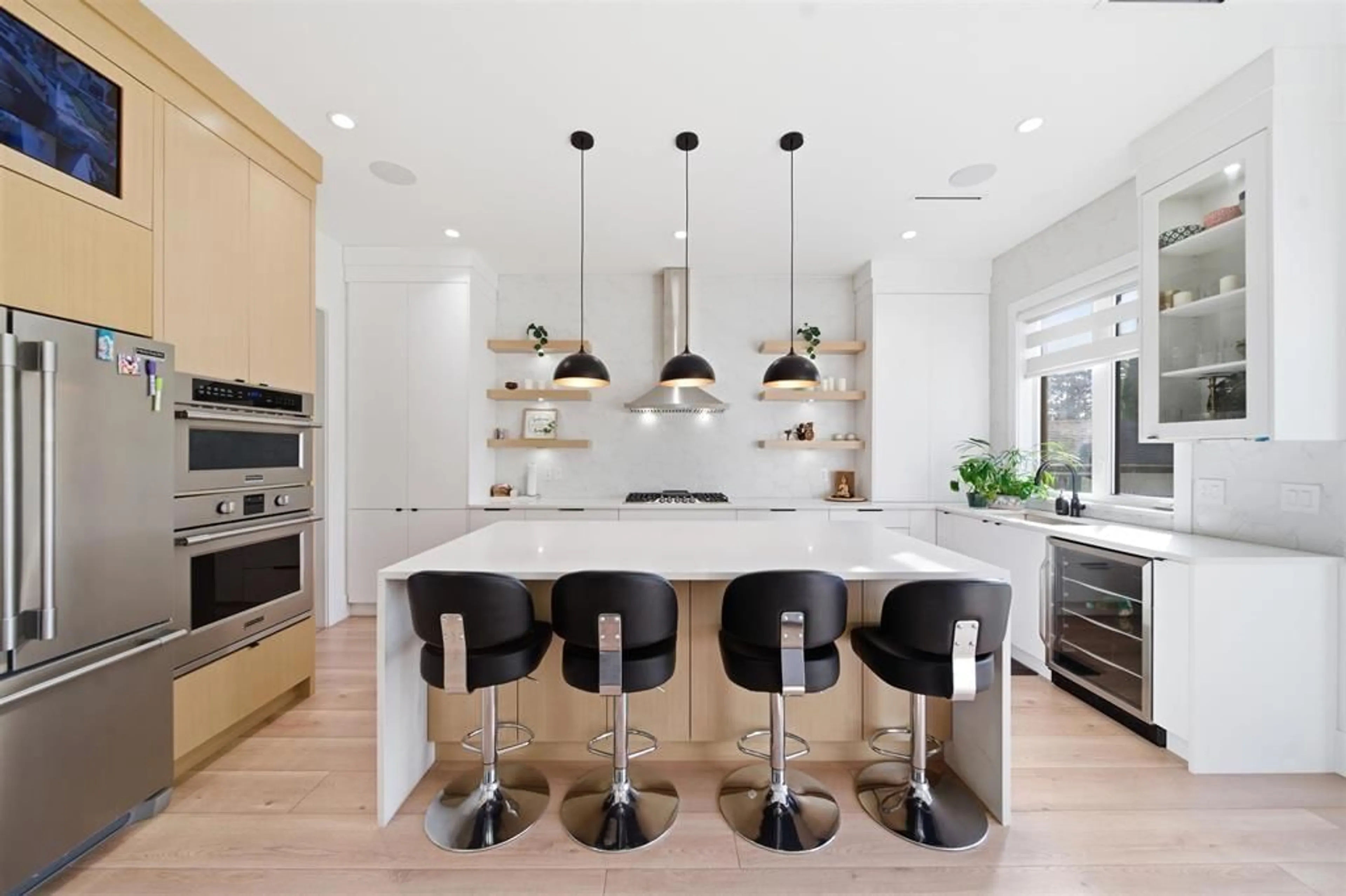 Contemporary kitchen, unknown for 14718 90A AVENUE, Surrey British Columbia V3R1B2