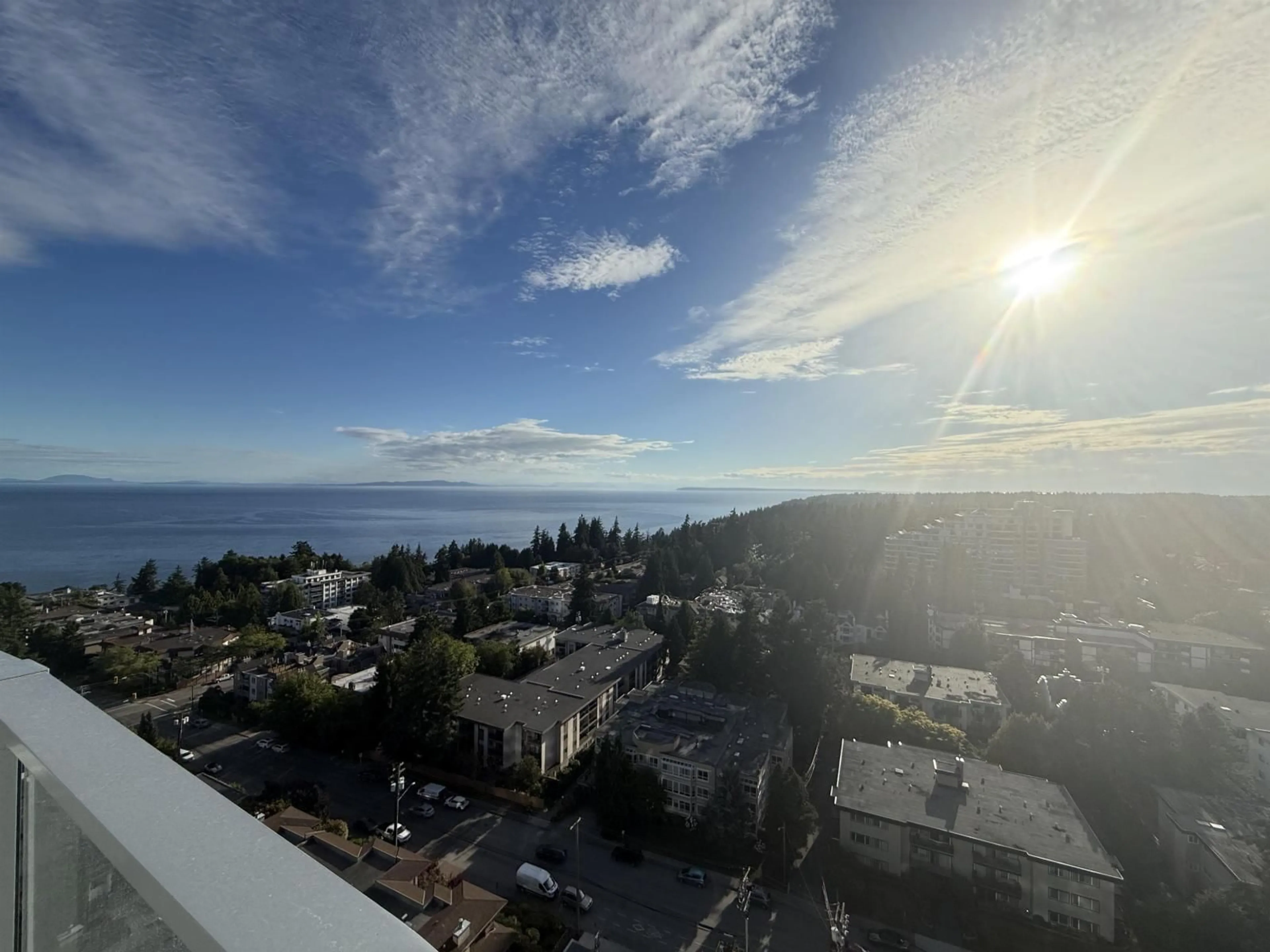 A pic from outside/outdoor area/front of a property/back of a property/a pic from drone, water/lake/river/ocean view for 1606 - 1475 FOSTER STREET, White Rock British Columbia V4B0C9