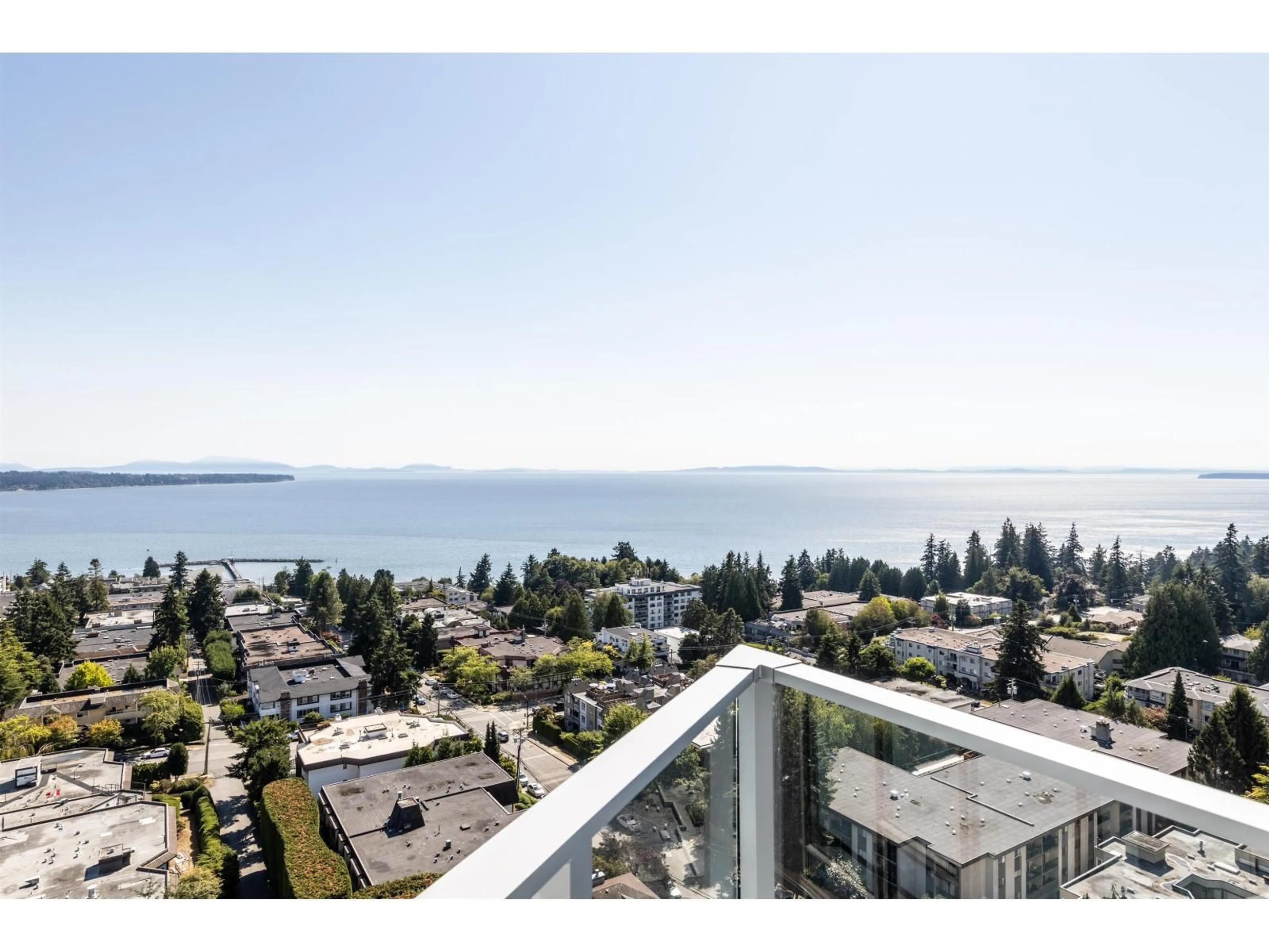 A pic from outside/outdoor area/front of a property/back of a property/a pic from drone, water/lake/river/ocean view for 1606 - 1475 FOSTER STREET, White Rock British Columbia V4B0C9
