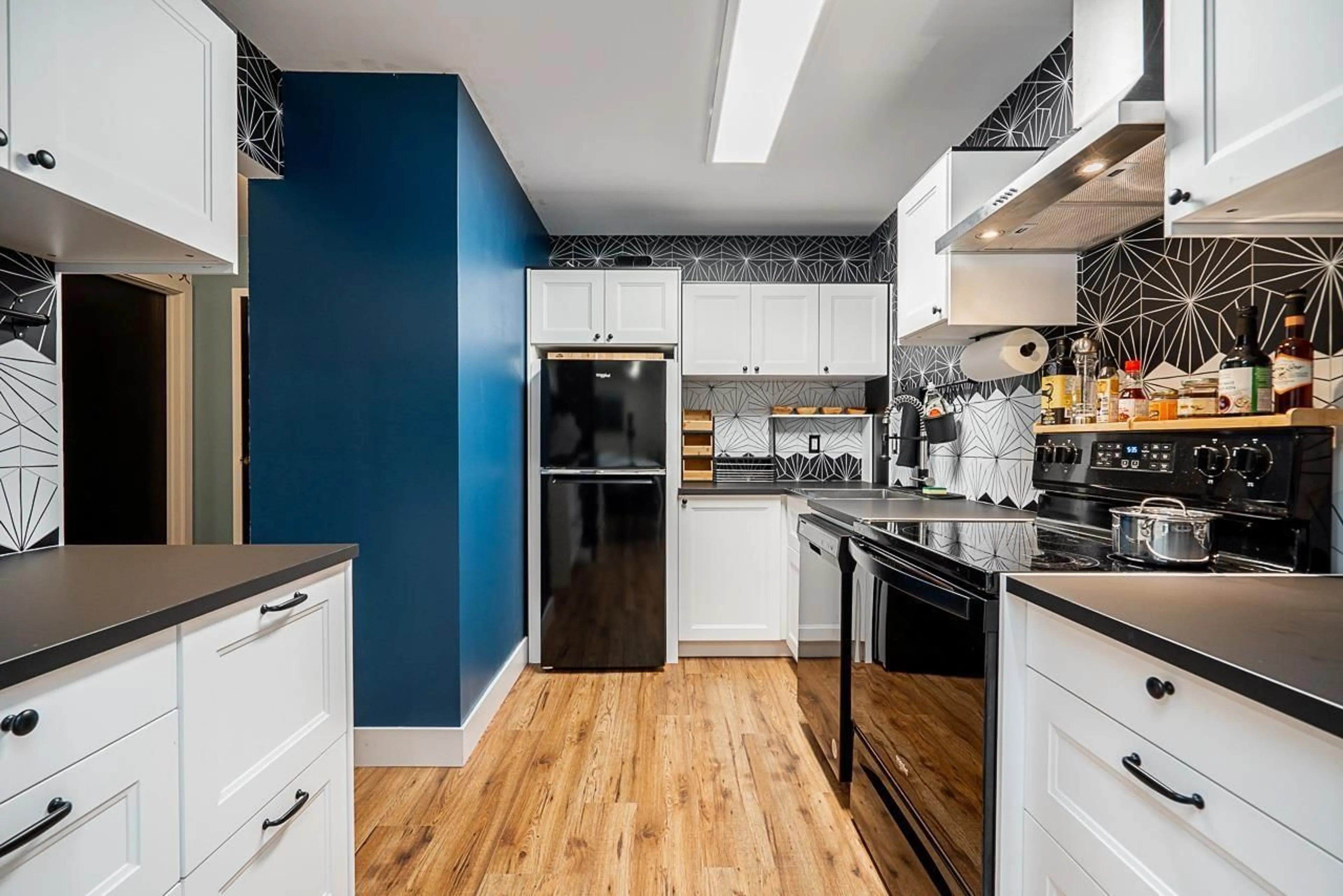 Unknown for 301 - 1561 VIDAL STREET, White Rock British Columbia V4B5A7