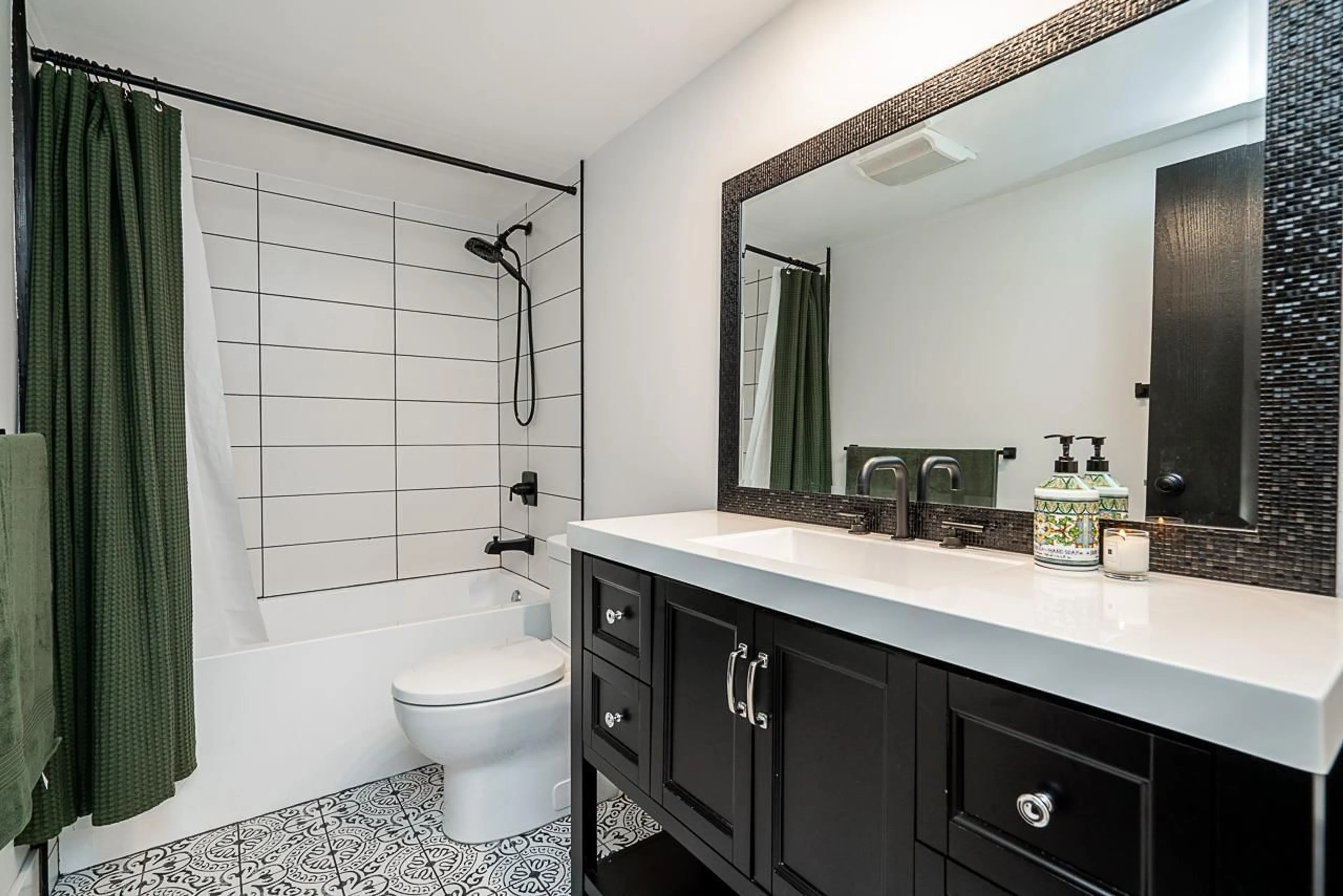 Contemporary bathroom, ceramic/tile floor for 301 - 1561 VIDAL STREET, White Rock British Columbia V4B5A7