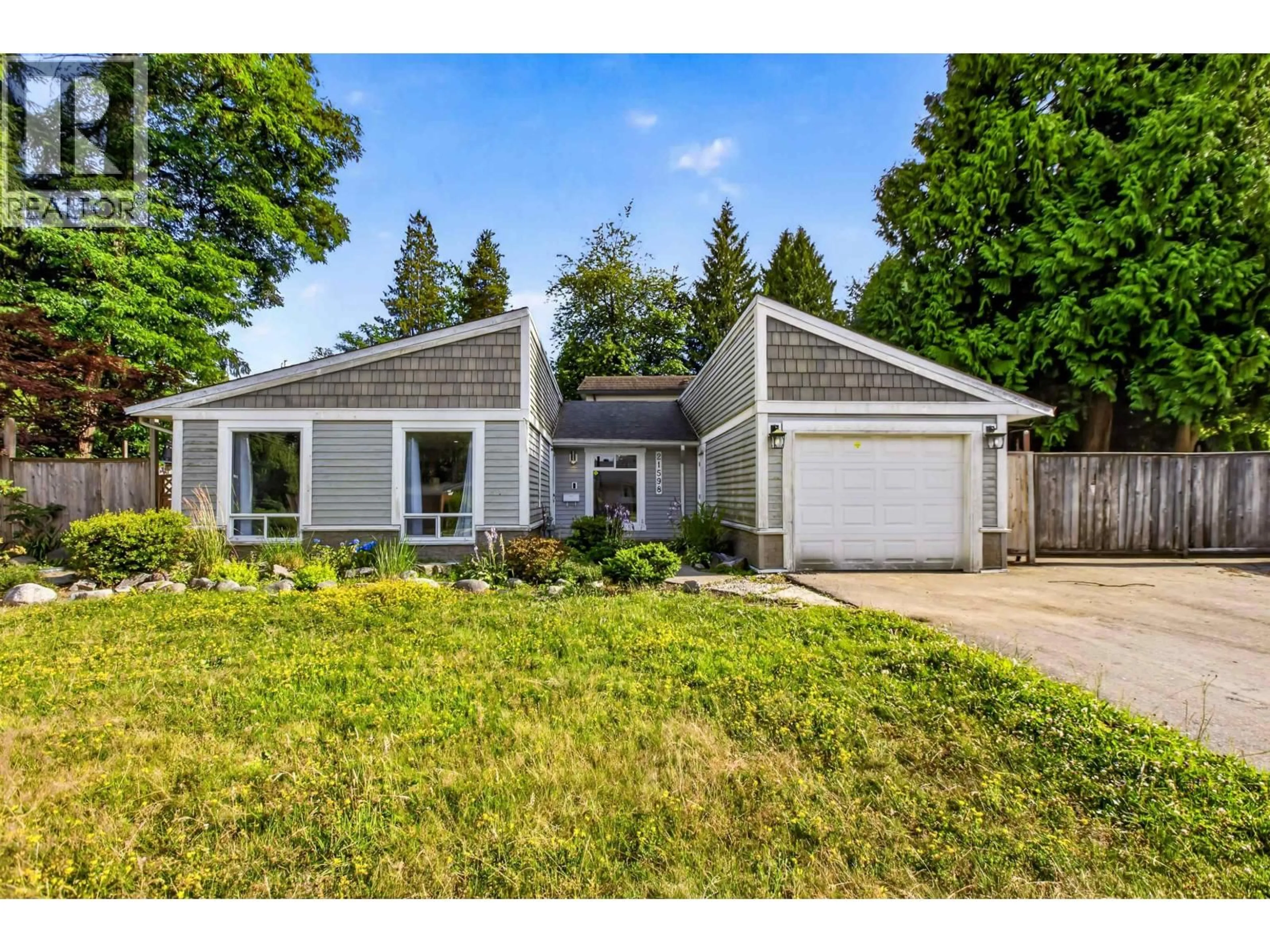 Home with vinyl exterior material, street for 21598 SPRING AVENUE, Maple Ridge British Columbia V4R2K6