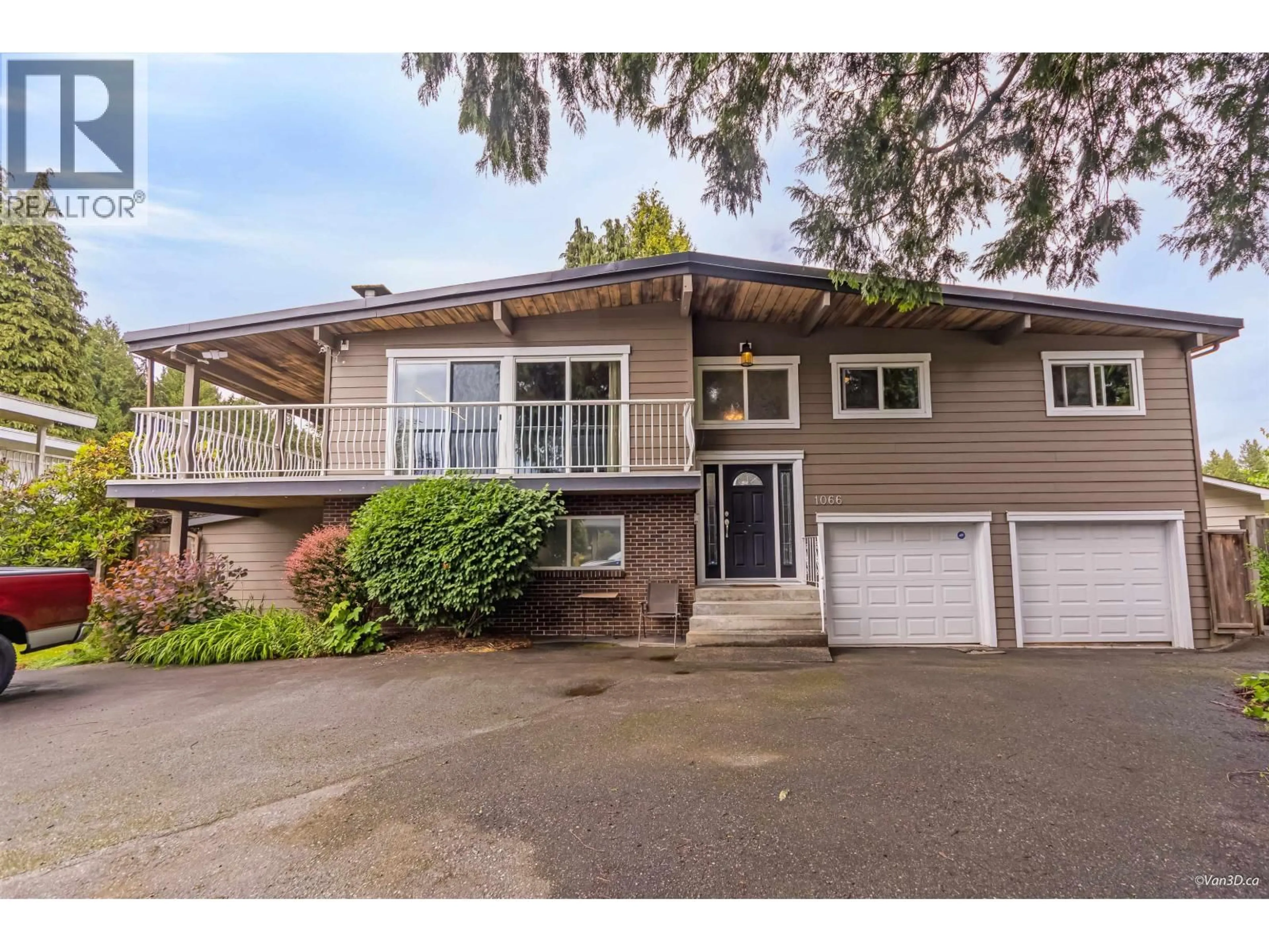 Home with vinyl exterior material, street for 1066 BERNARD PLACE, Port Coquitlam British Columbia V3B1W8