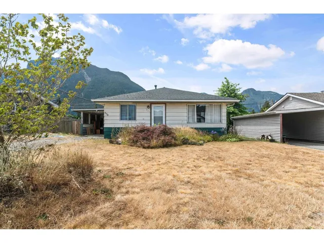 578 THACKER AVENUE, Hope 2
