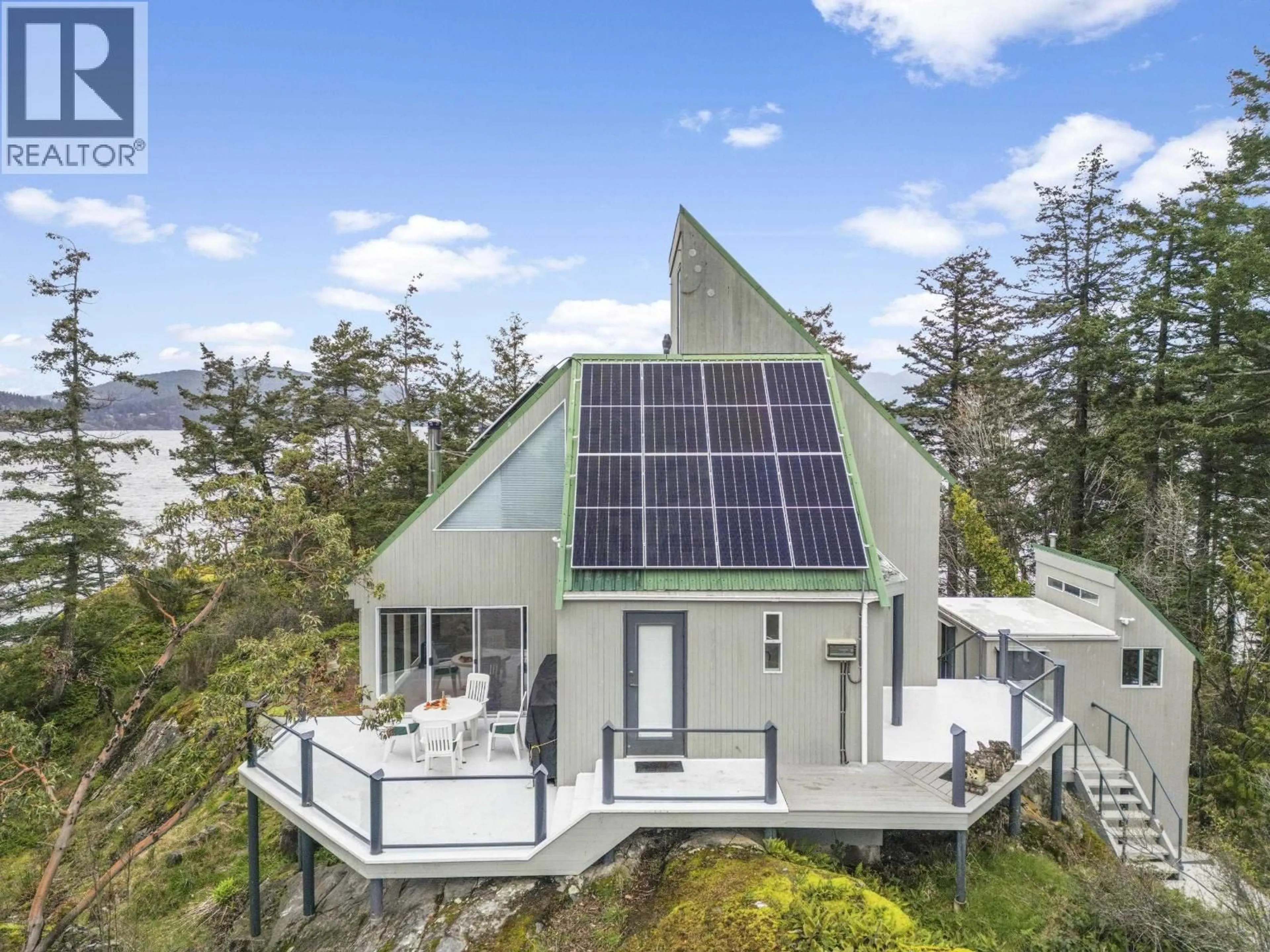 A pic from outside/outdoor area/front of a property/back of a property/a pic from drone, unknown for 28 PASSAGE ISLAND, Vancouver British Columbia V7W1V7