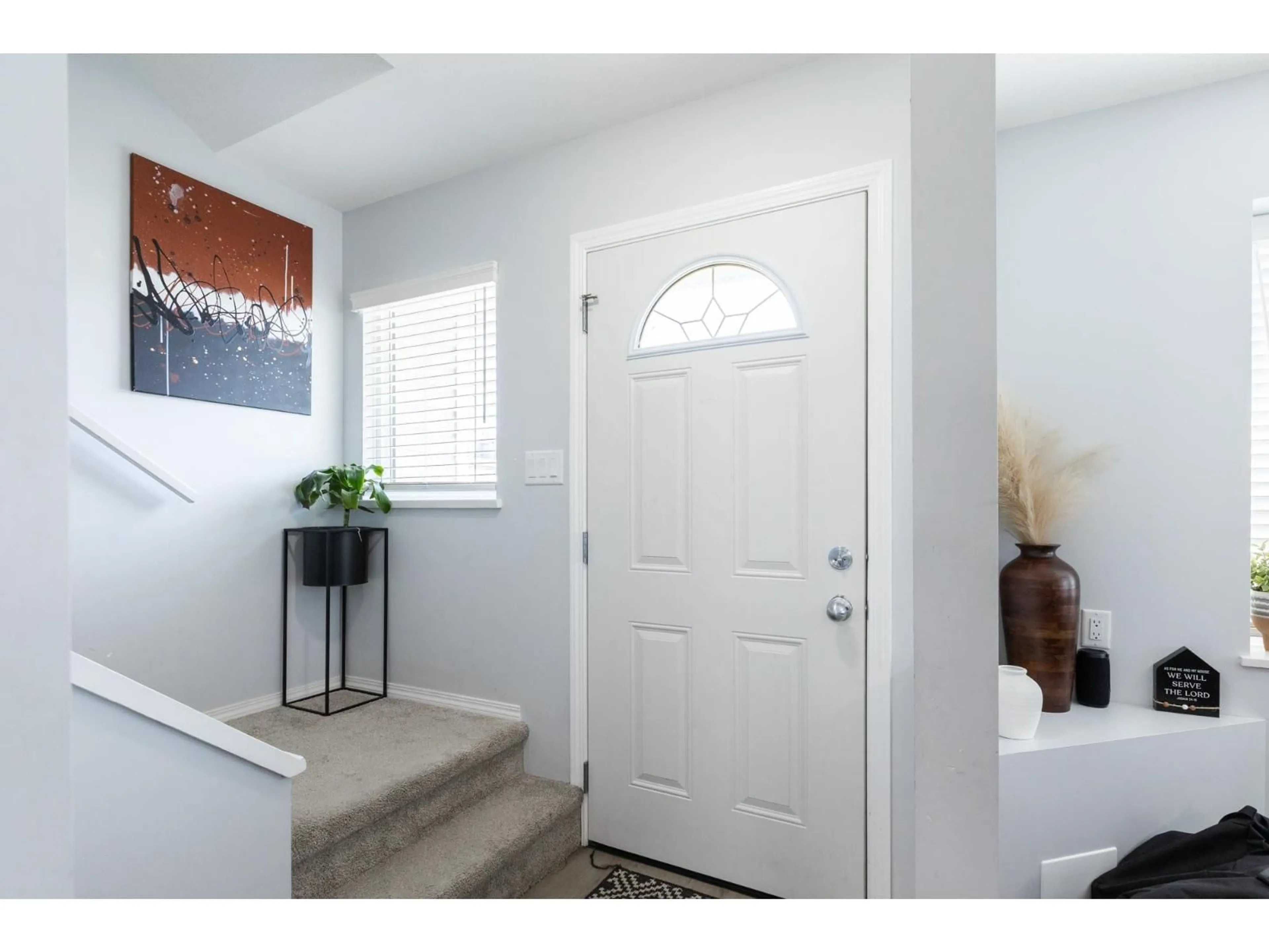 Indoor entryway for 1,2,3,4 - 9145 CHARLES STREET, Chilliwack British Columbia V2P7Y6