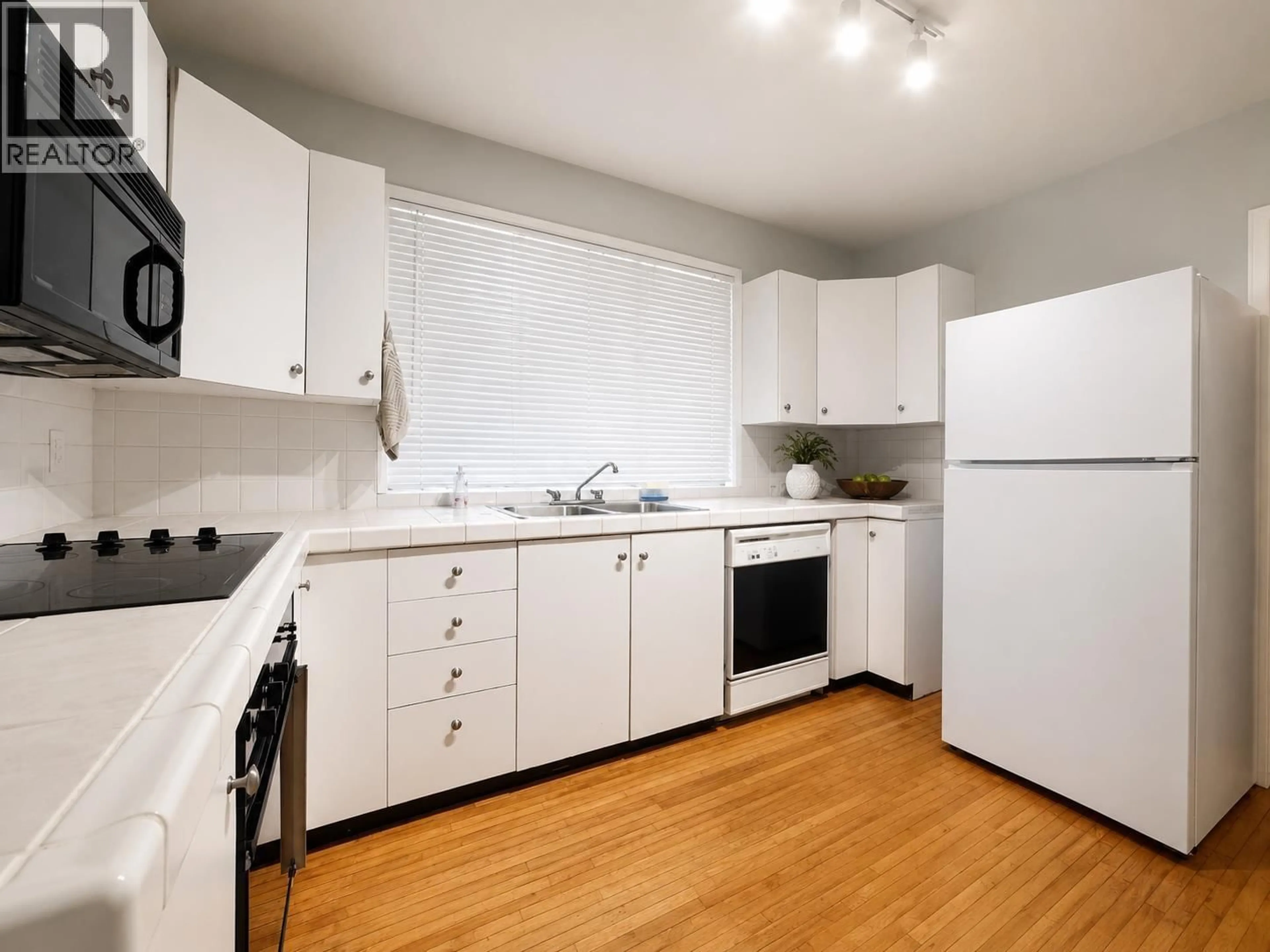 Standard kitchen, unknown for 2259 CENTRAL AVENUE, Port Coquitlam British Columbia V3C1V7