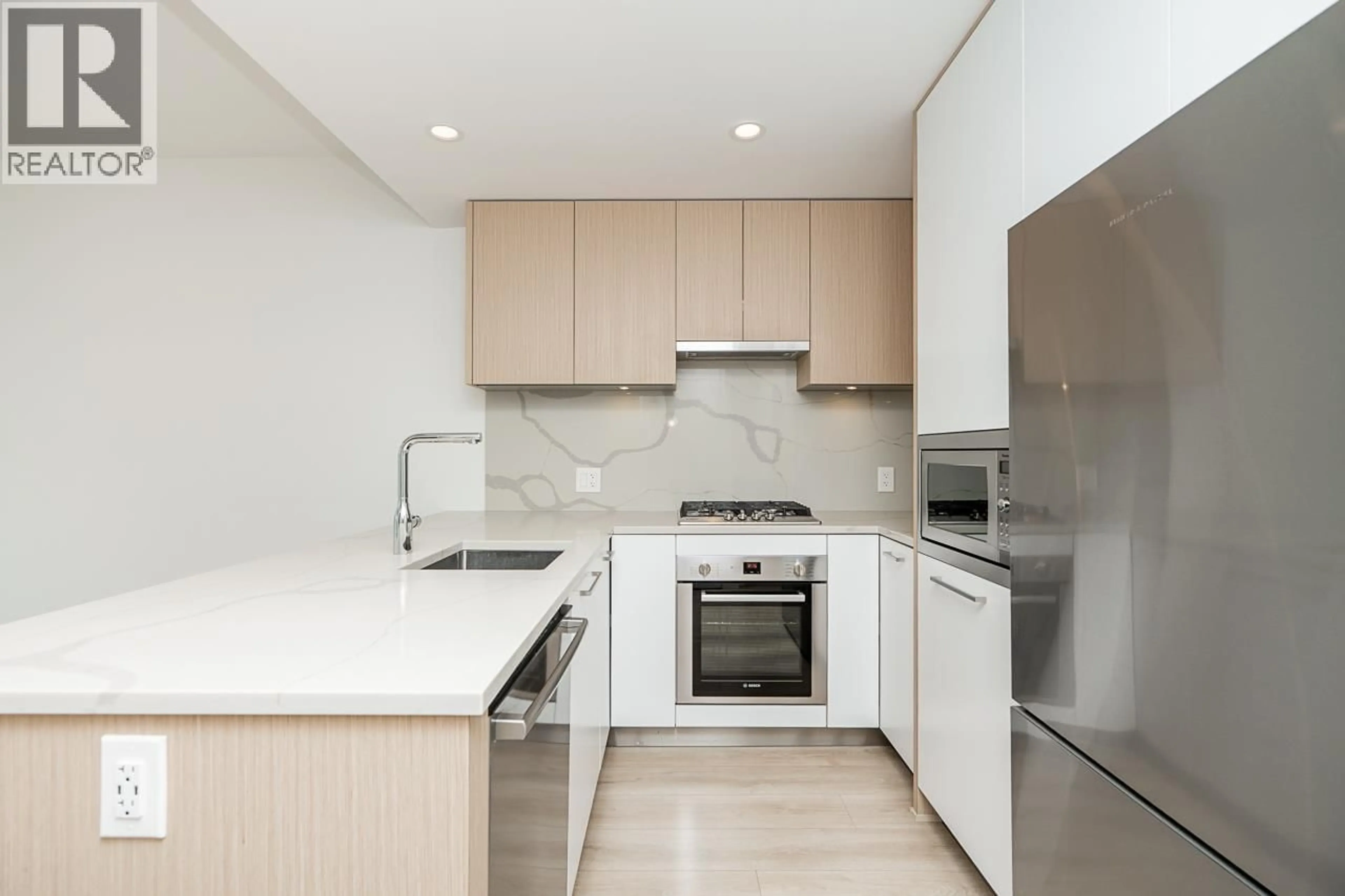 Standard kitchen, unknown for 606 - 567 CLARKE ROAD, Coquitlam British Columbia V3J0K7