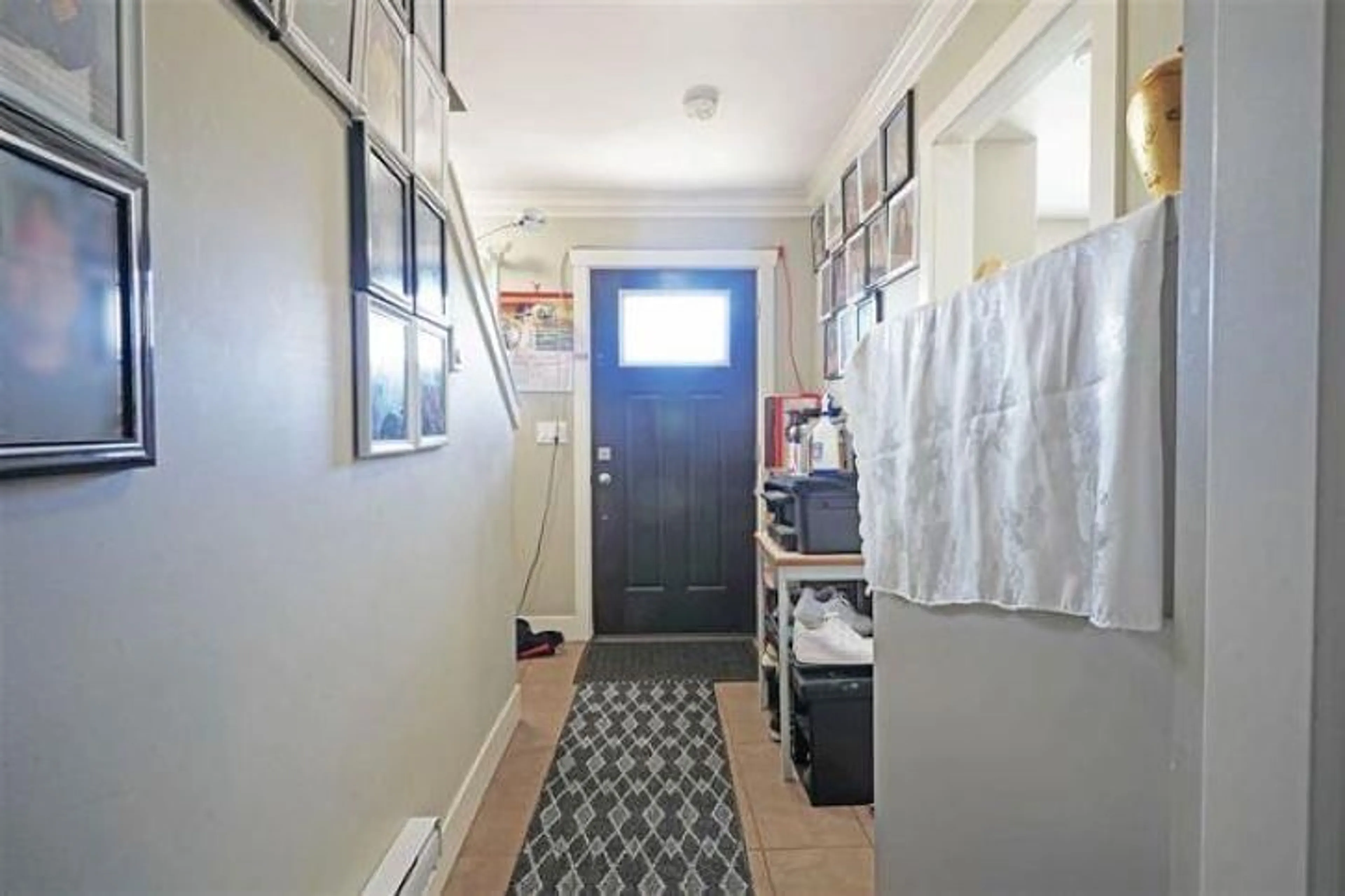 Indoor entryway for 50 - 14285 64 AVENUE, Surrey British Columbia V3W1Z2