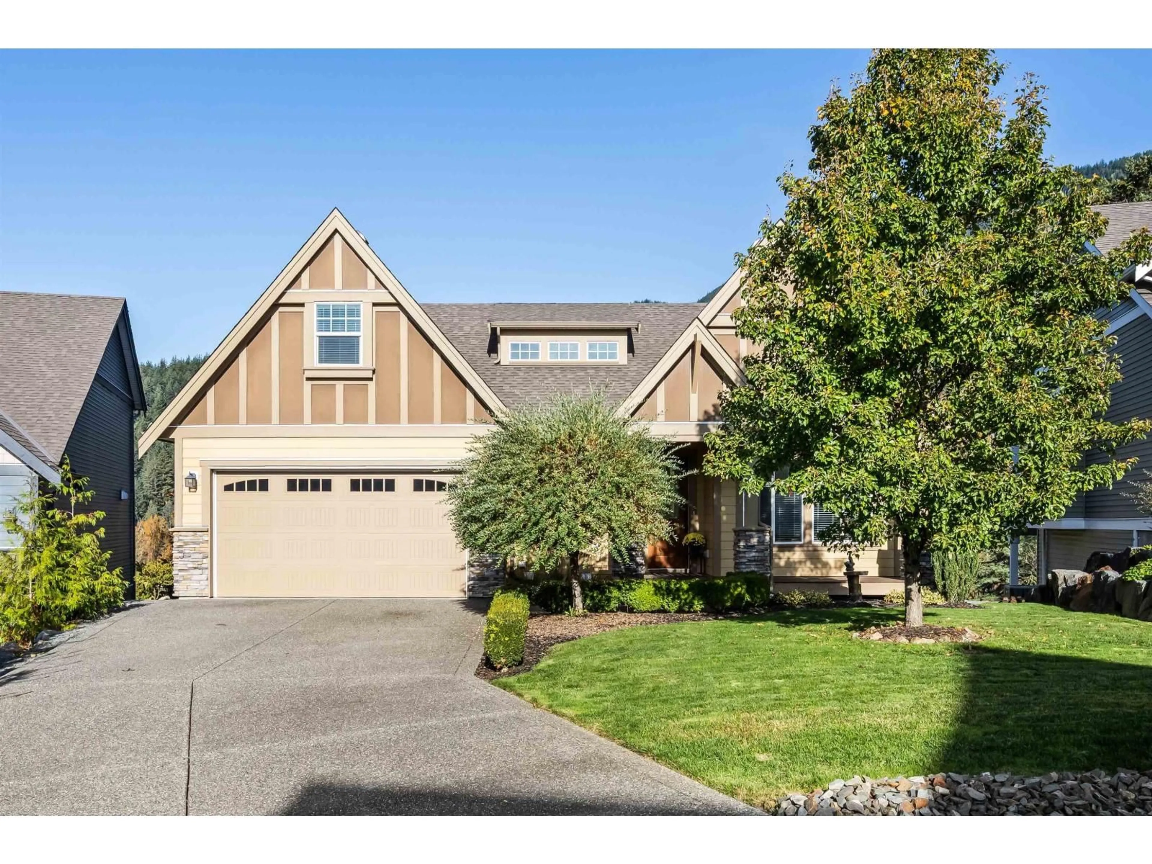 Home with vinyl exterior material, street for 4 - 1911 WOODSIDE BOULEVARD, Agassiz British Columbia V0M1A1